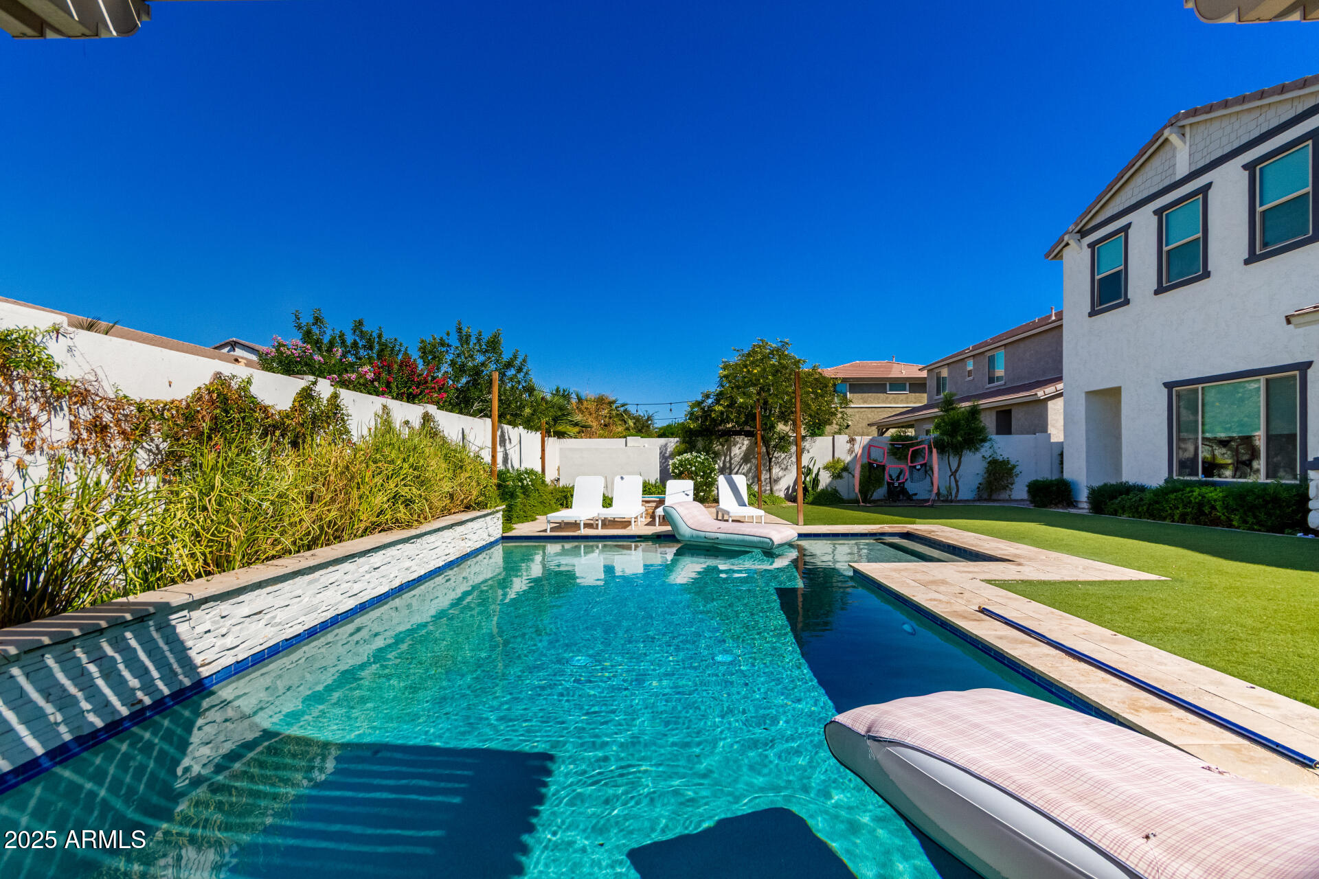 4236 E COMSTOCK Drive