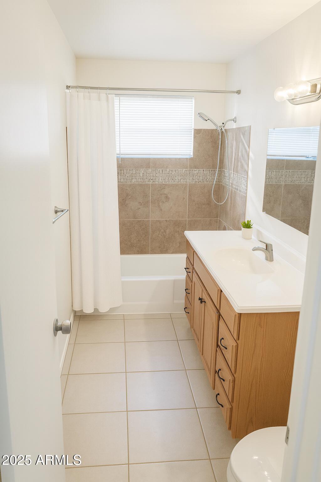 5107 E OAK Street, 3