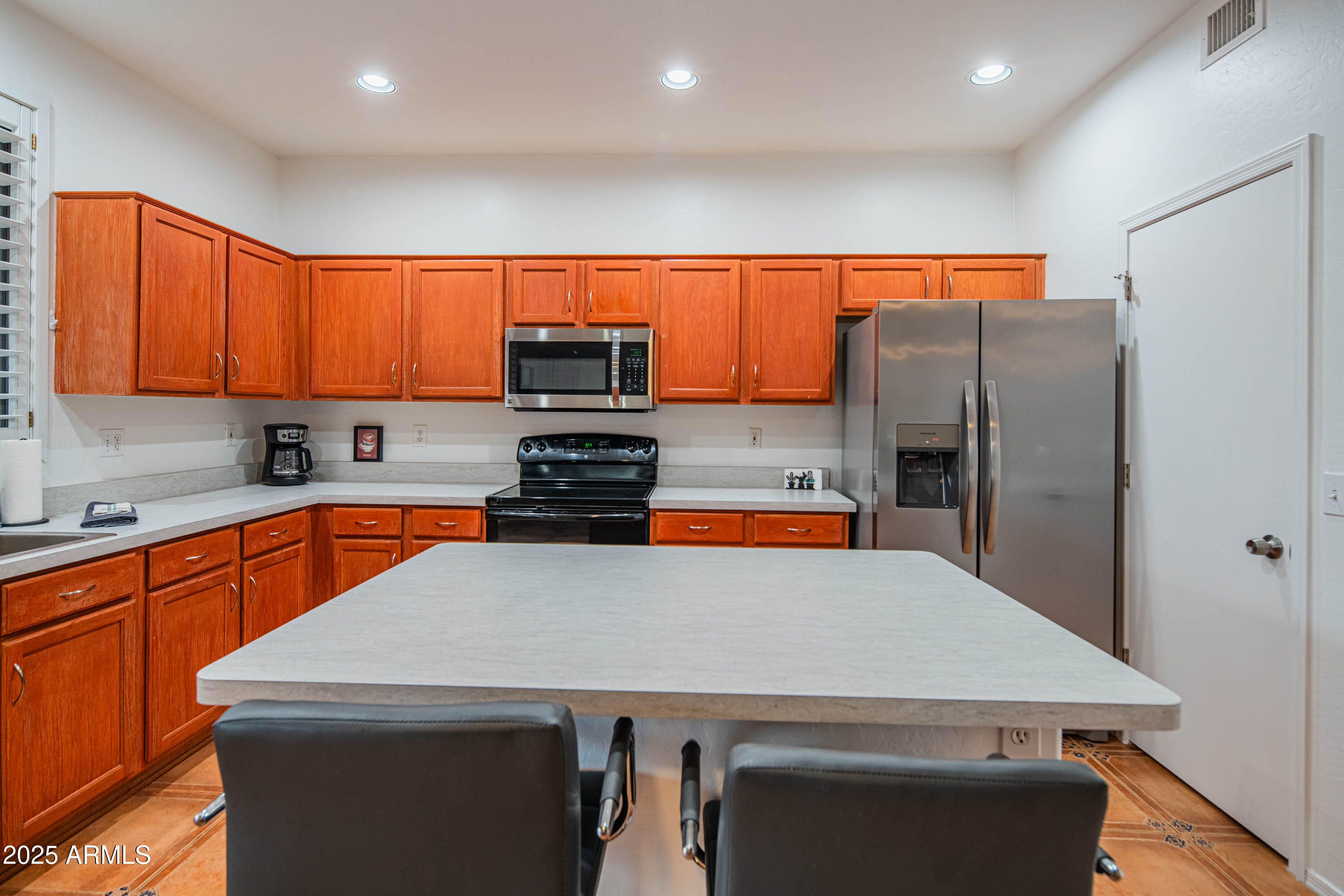 15843 W APACHE Street