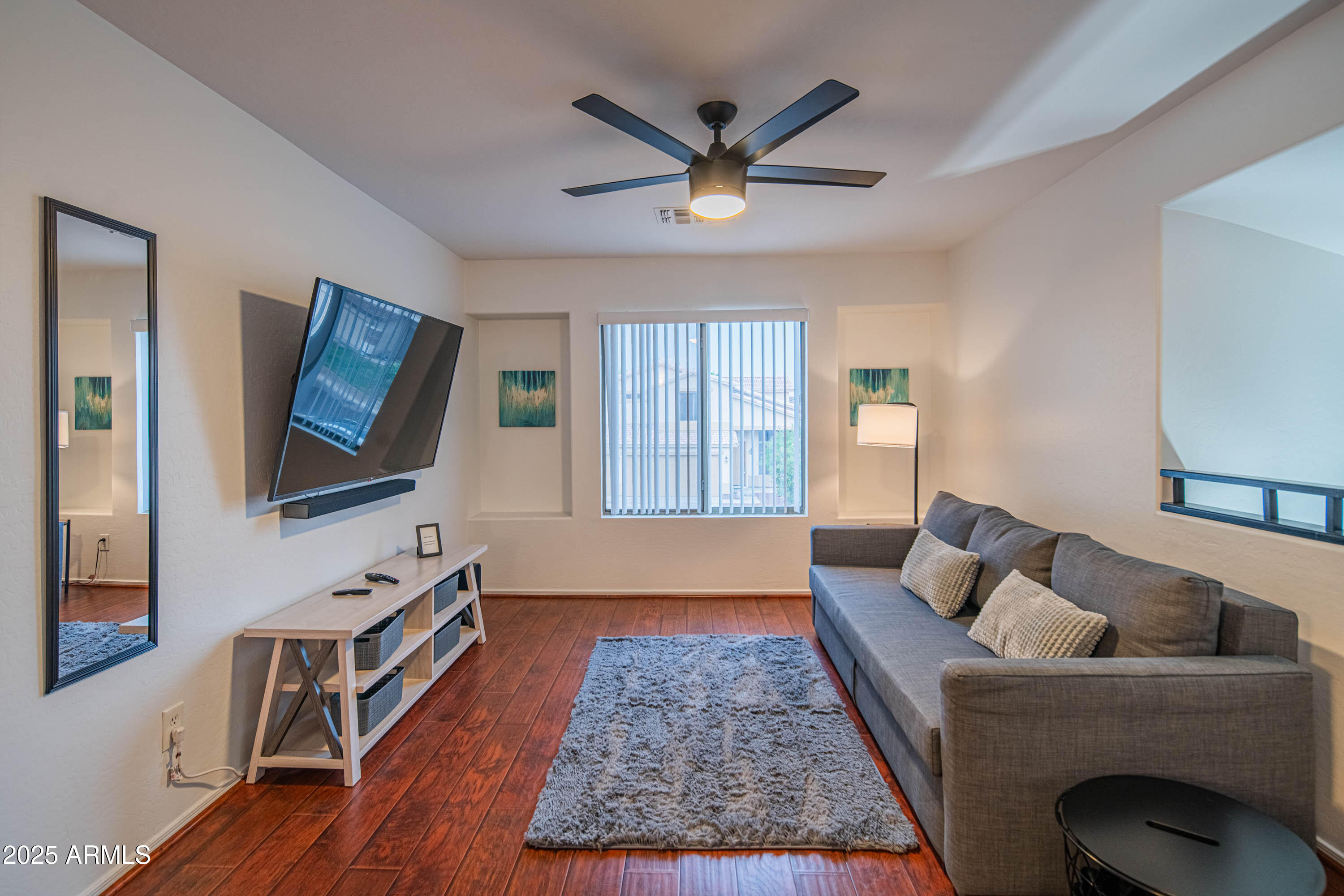 15843 W APACHE Street