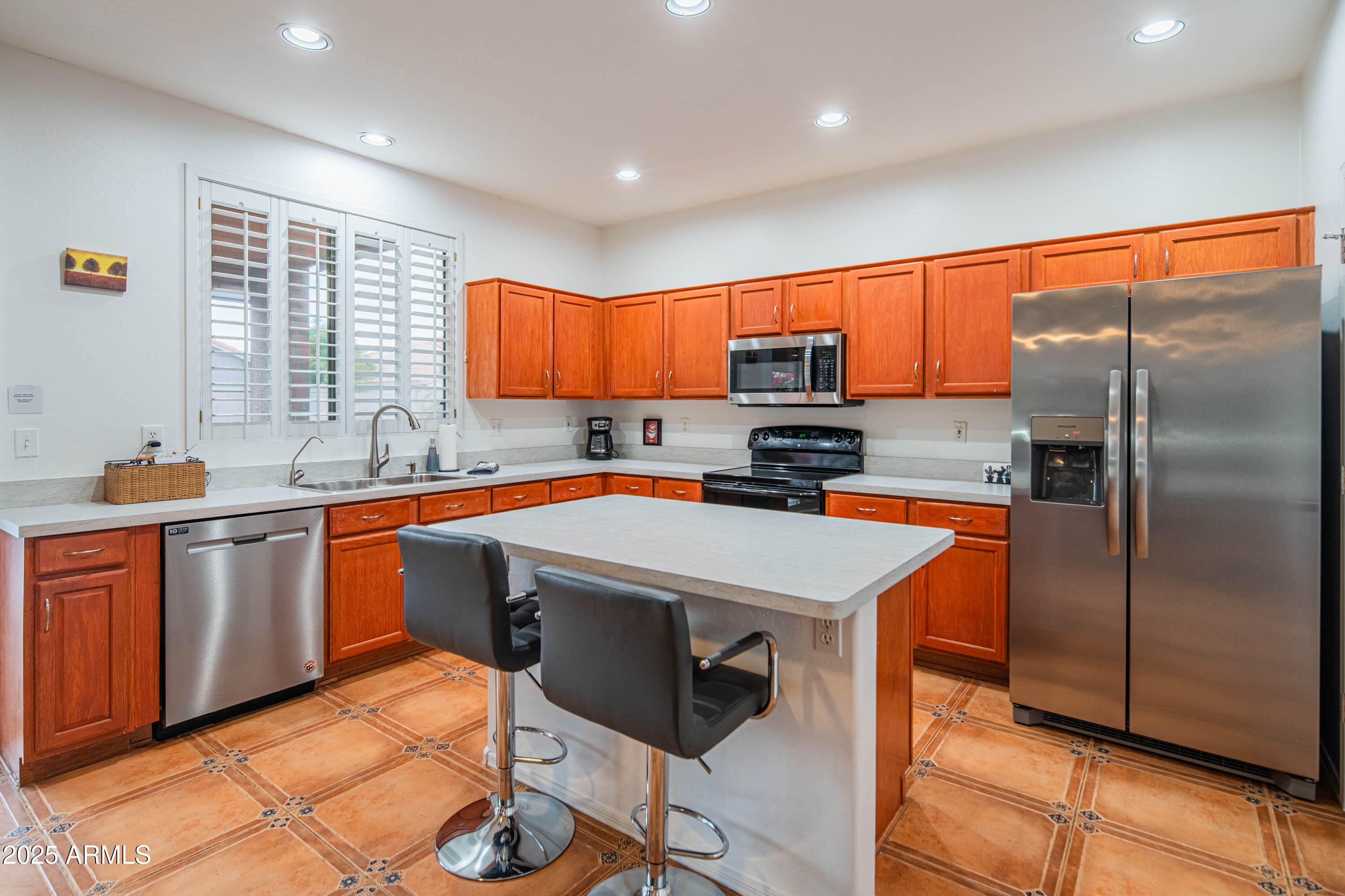 15843 W APACHE Street