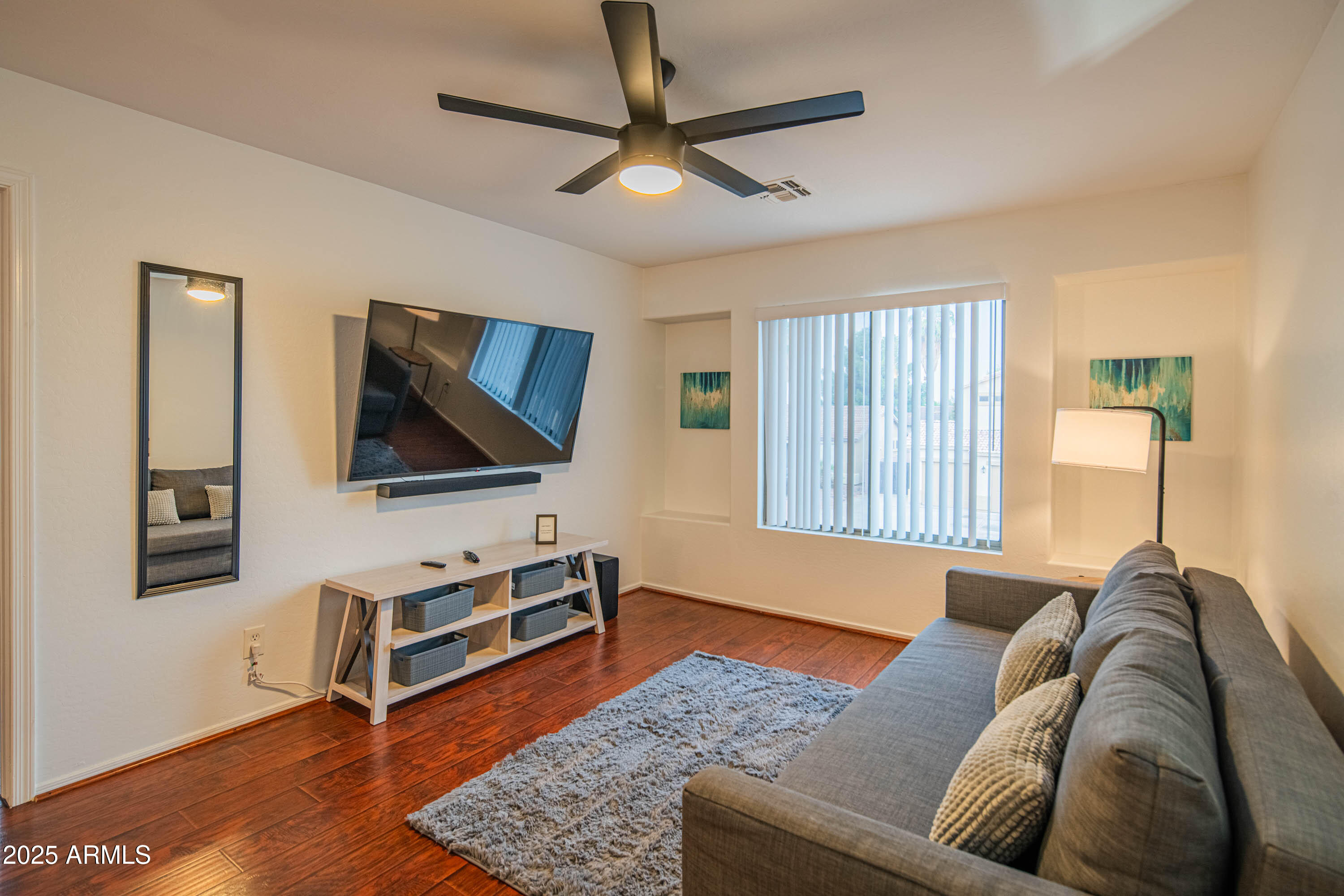 15843 W APACHE Street