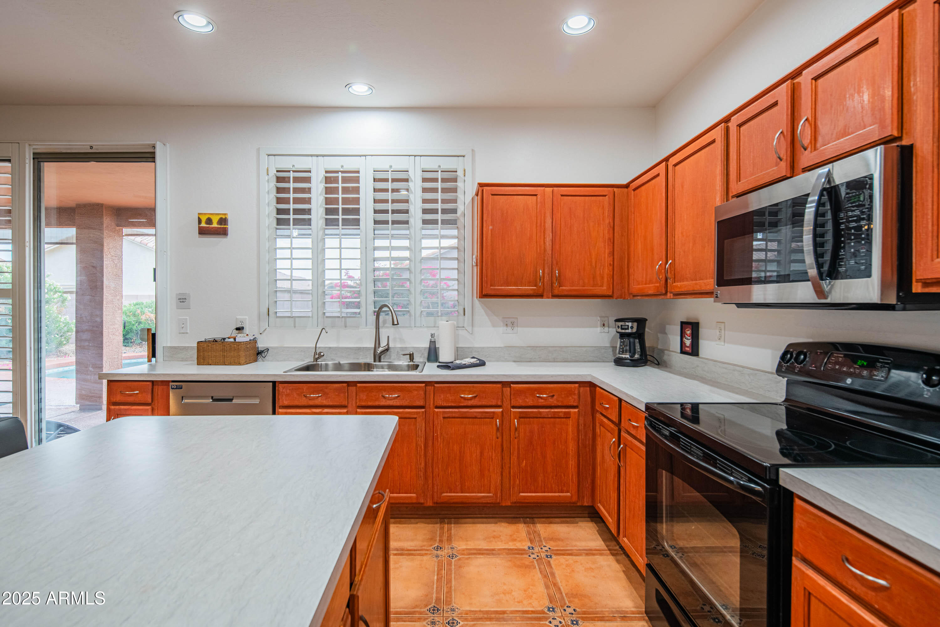 15843 W APACHE Street