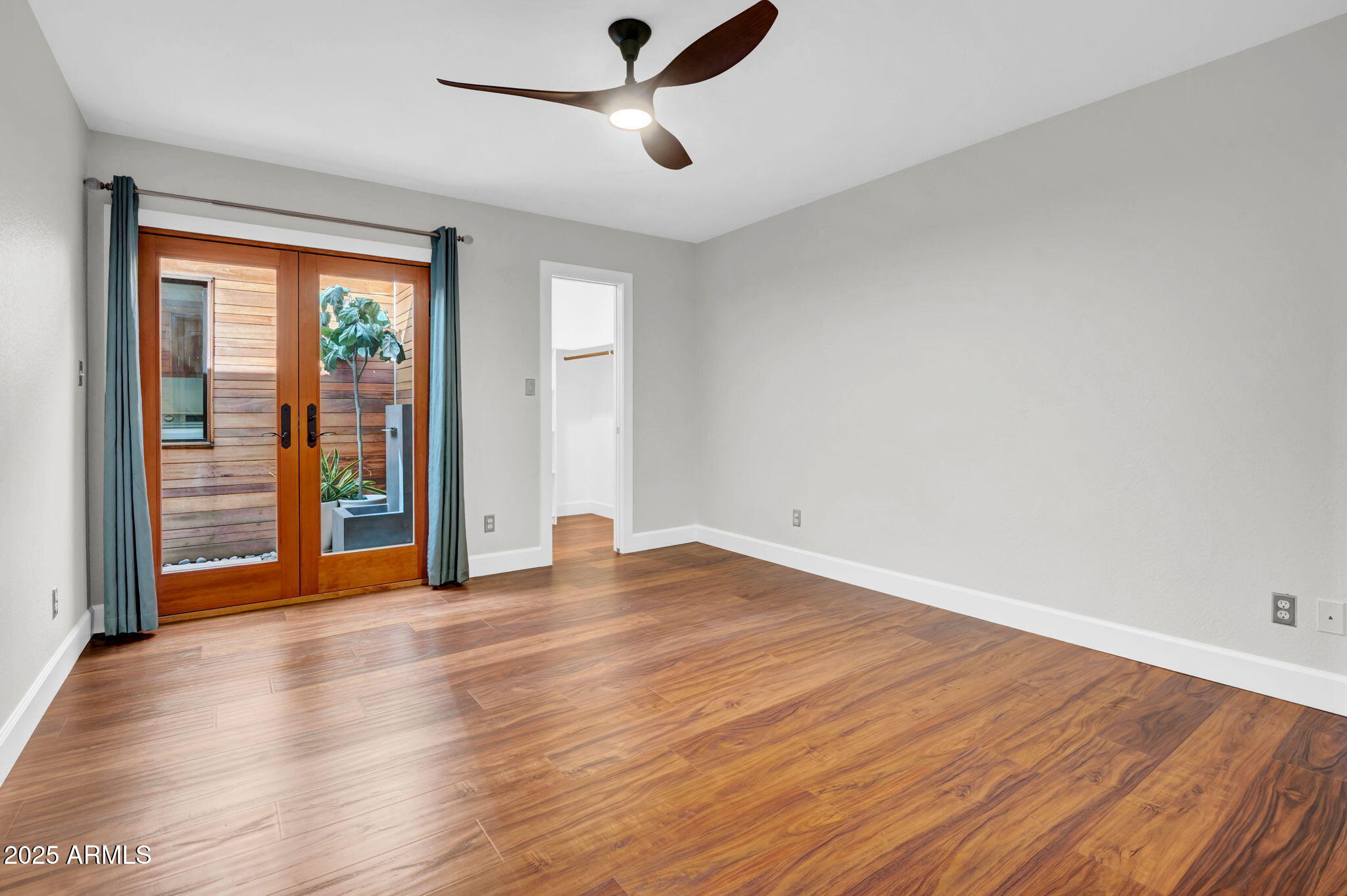 629 E MYRTLE Avenue, Phoenix