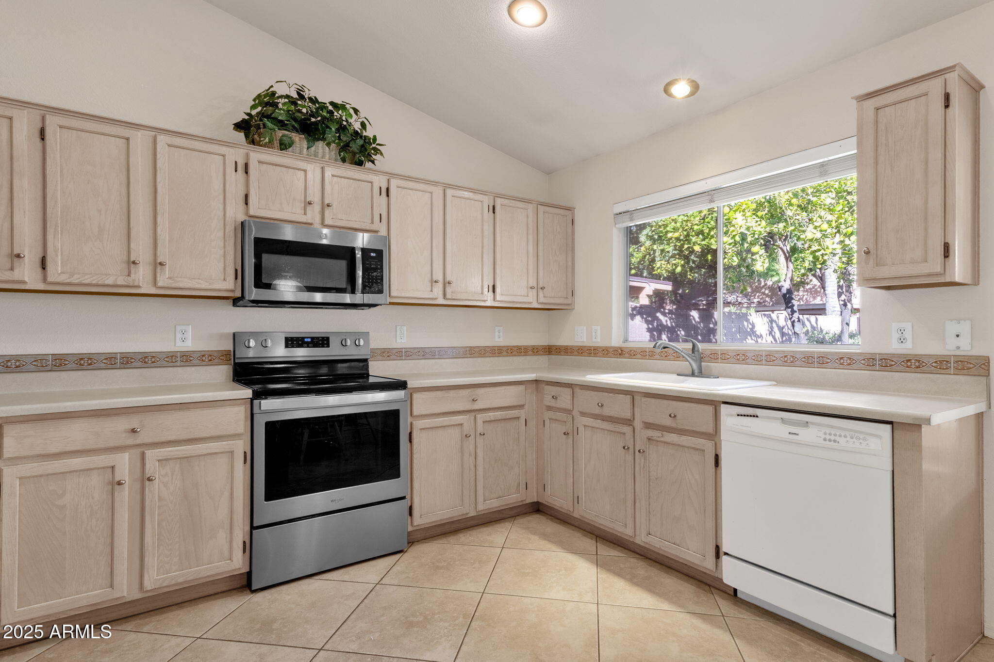 364 E APPALOOSA Court