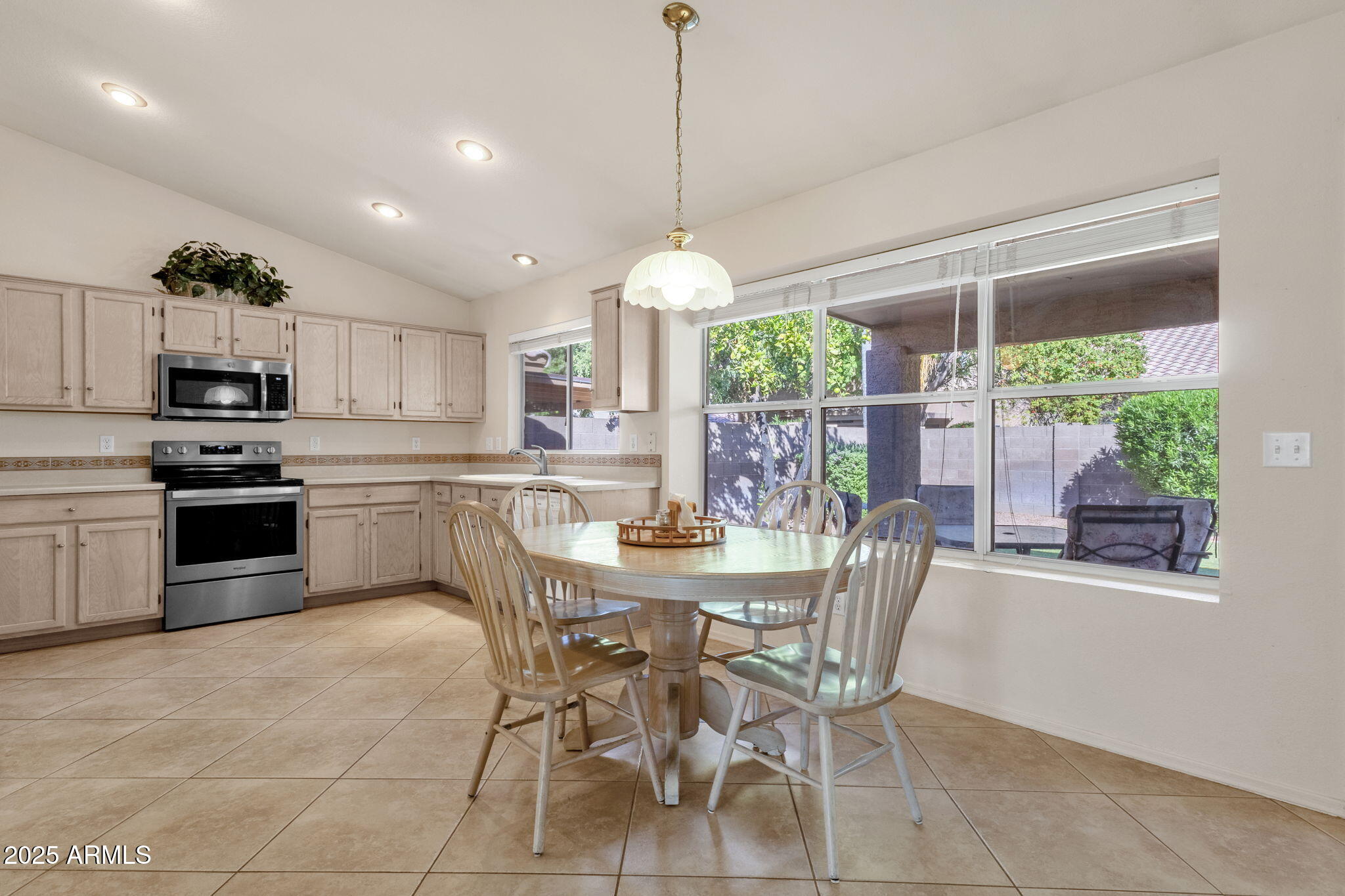 364 E APPALOOSA Court