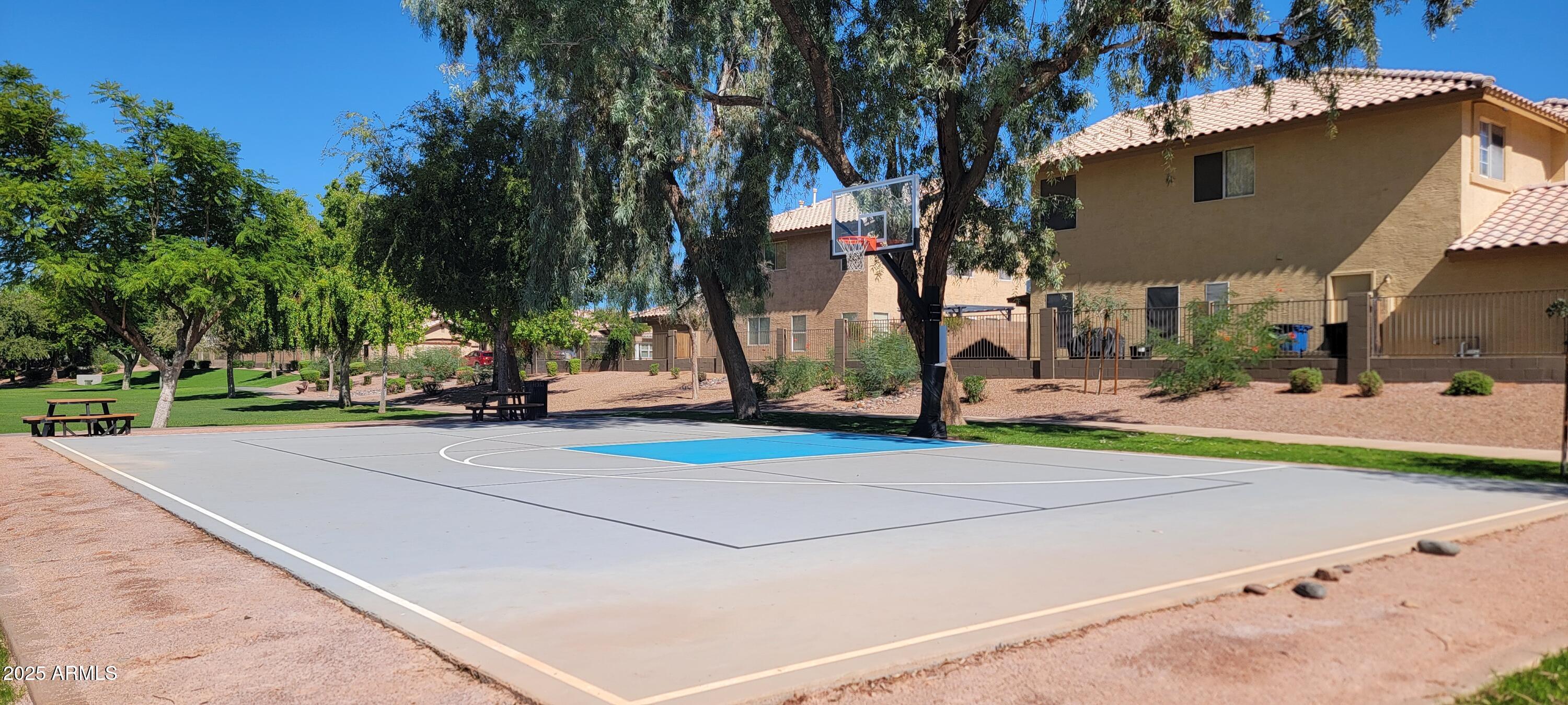 364 E APPALOOSA Court