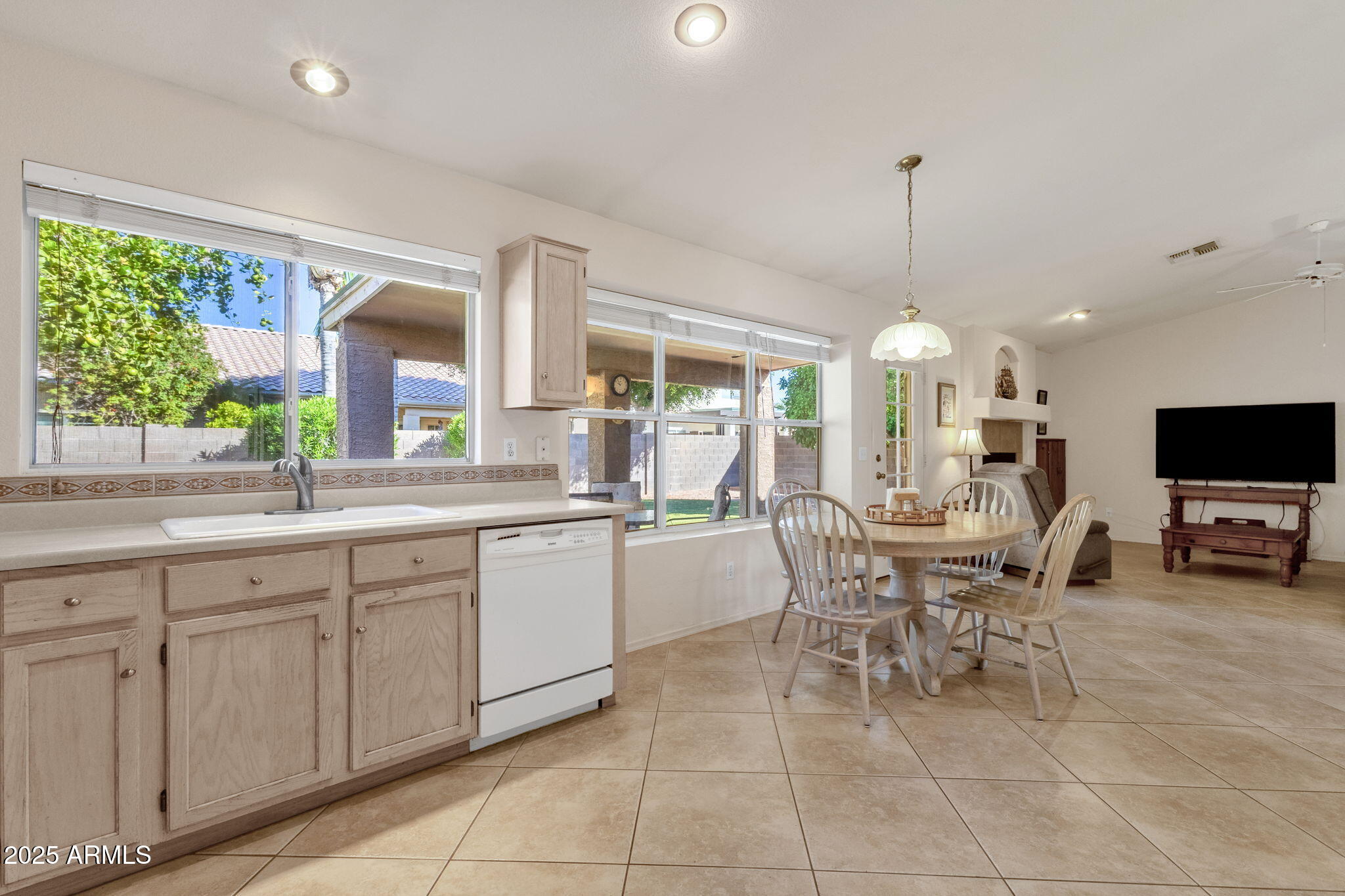 364 E APPALOOSA Court