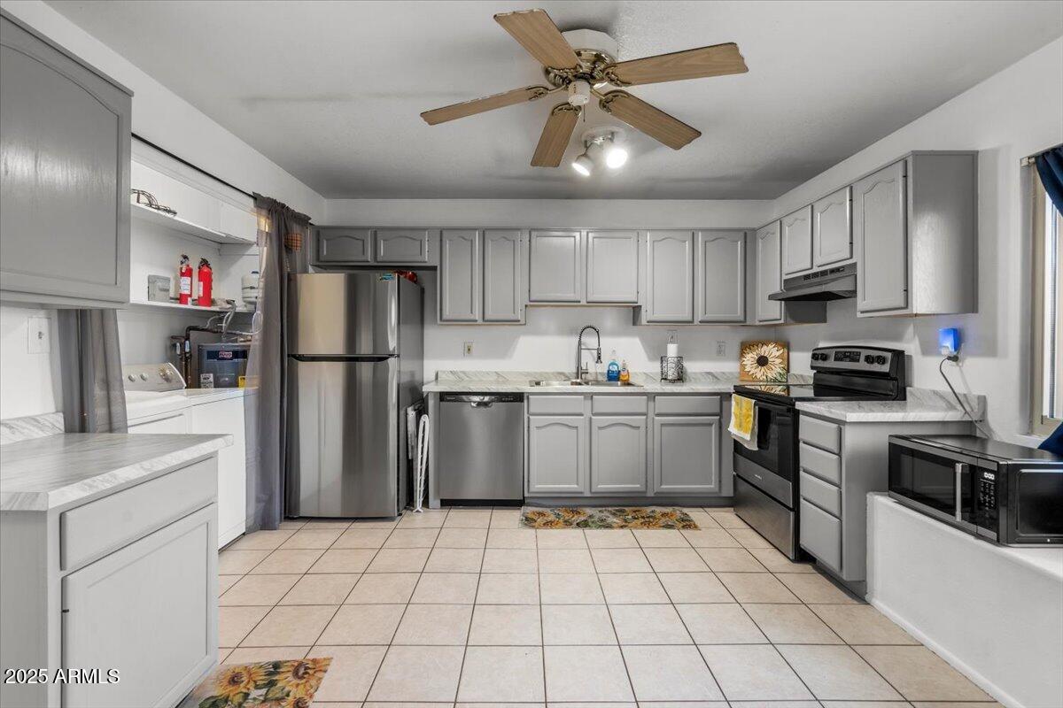 10519 W HEATHERBRAE Drive