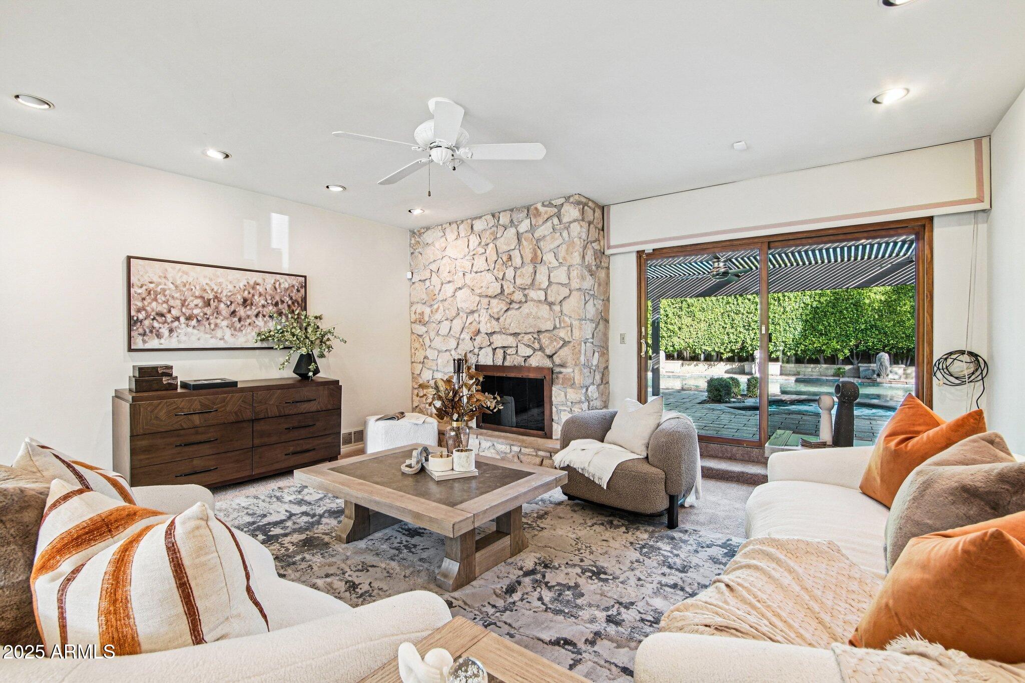 3330 E GLENROSA Avenue