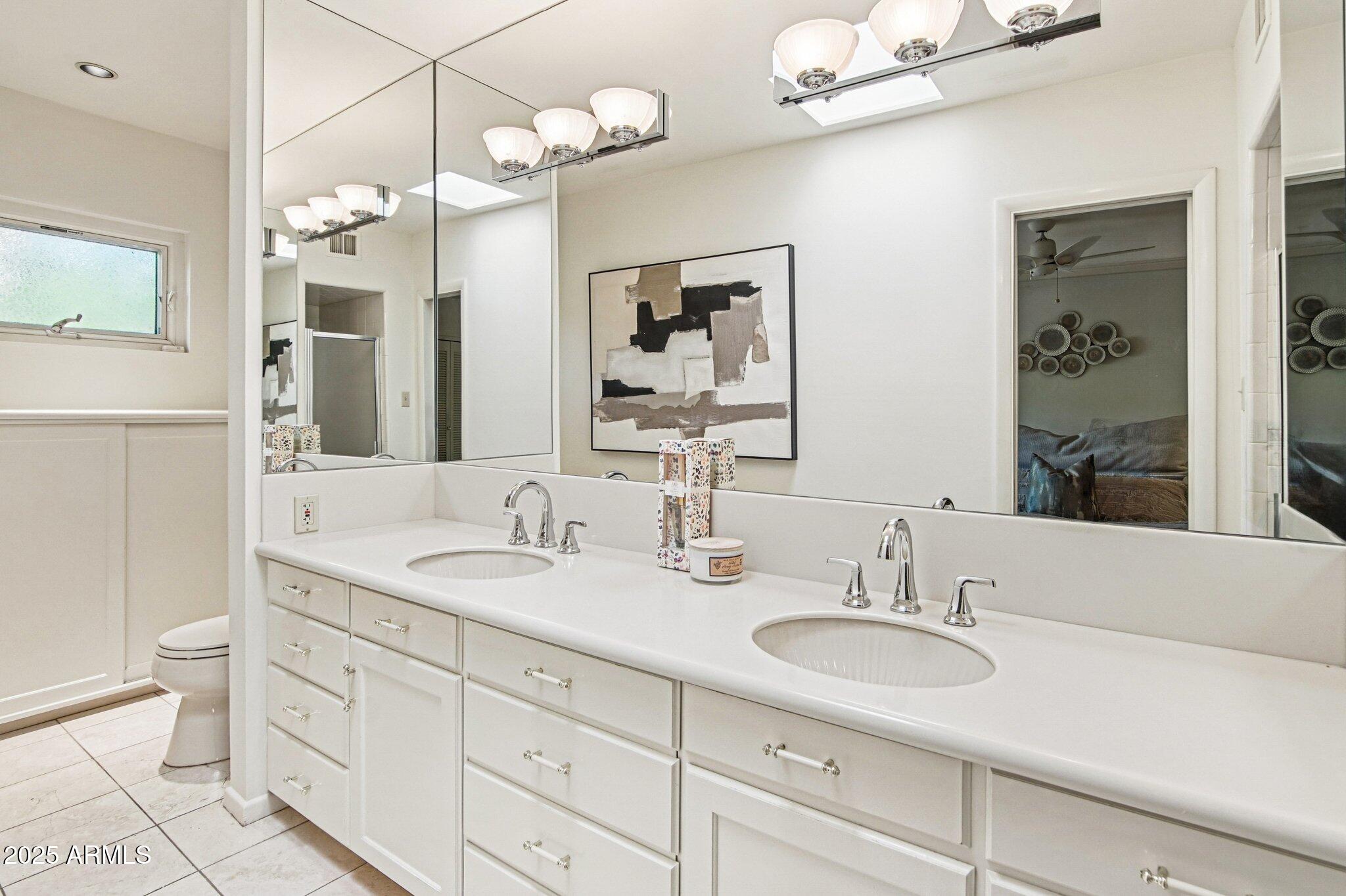 3330 E GLENROSA Avenue