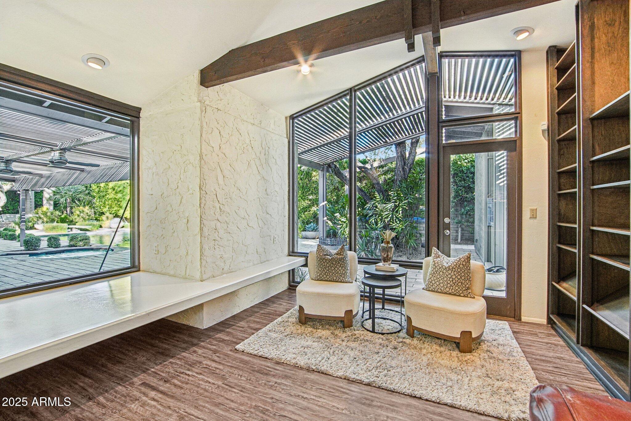 3330 E GLENROSA Avenue