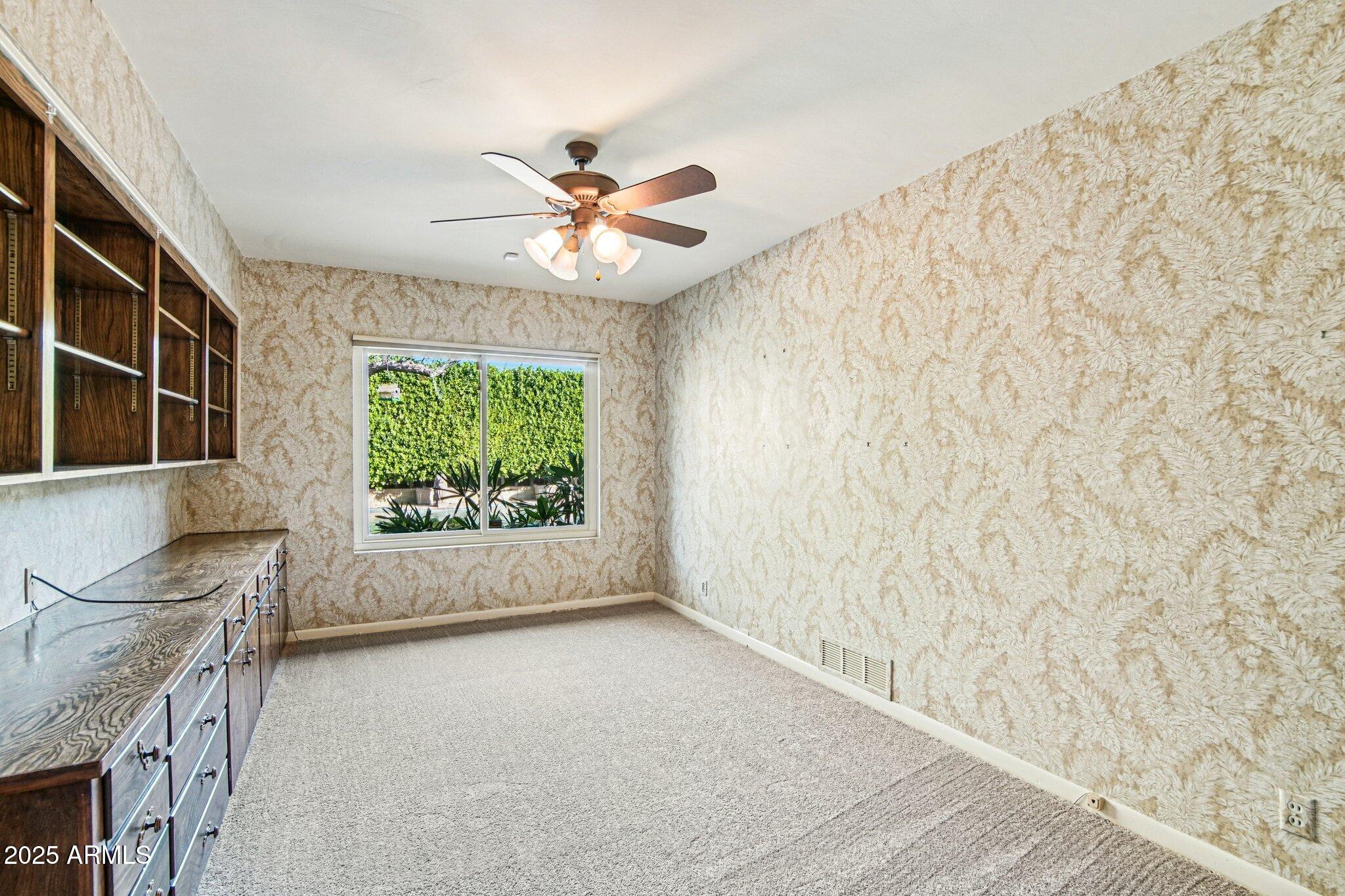 3330 E GLENROSA Avenue