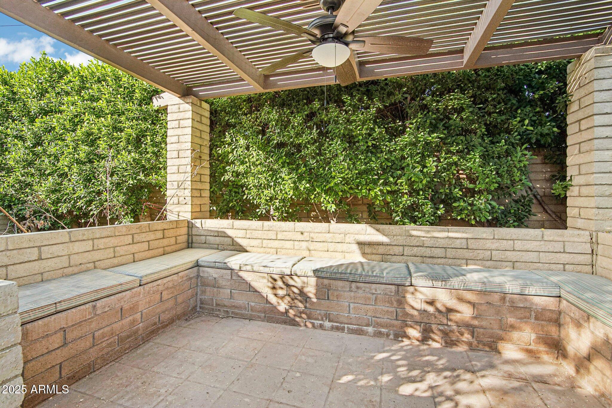 3330 E GLENROSA Avenue