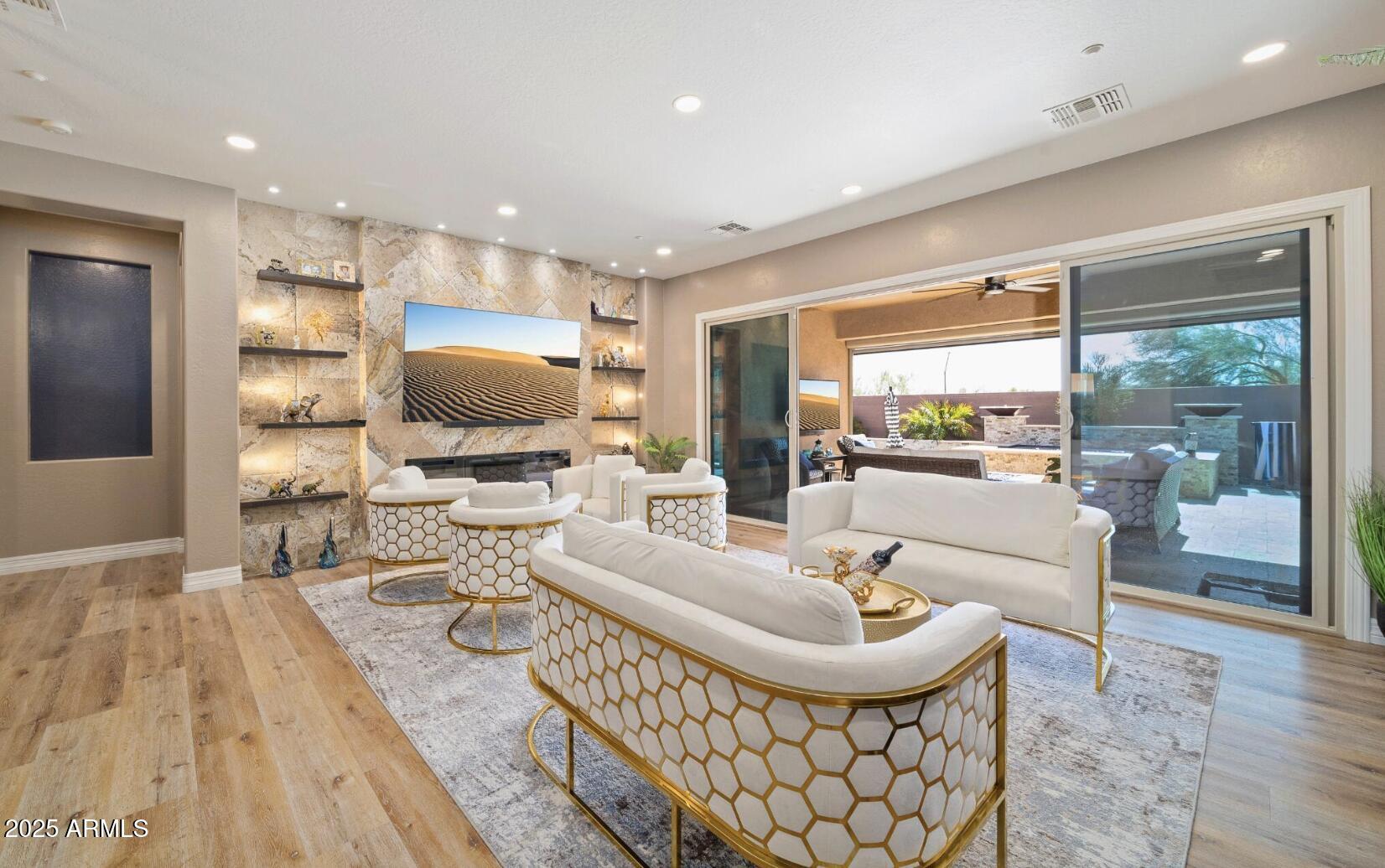 40722 N HARBOUR TOWN Court