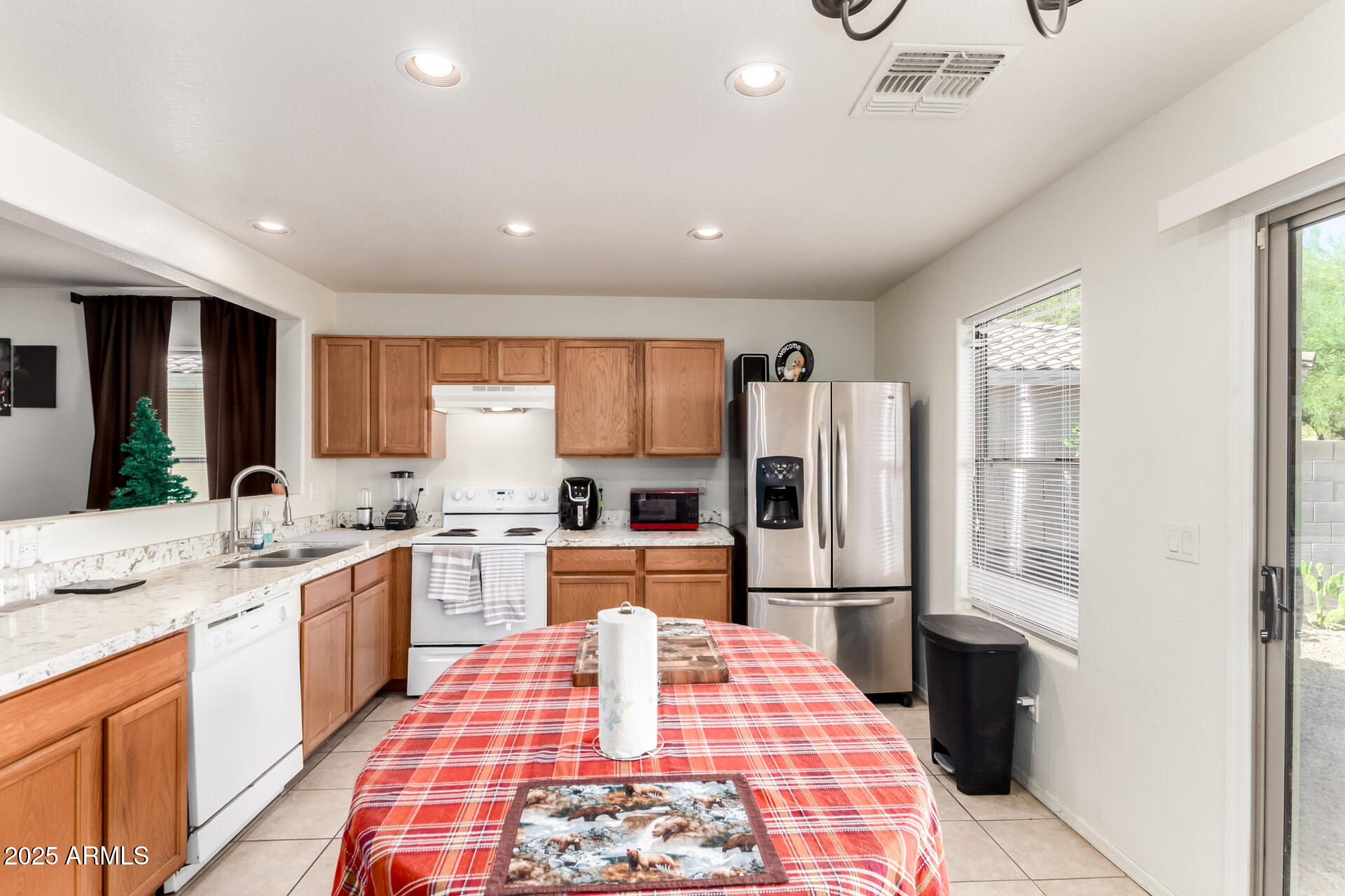 40202 W MARY LOU Drive