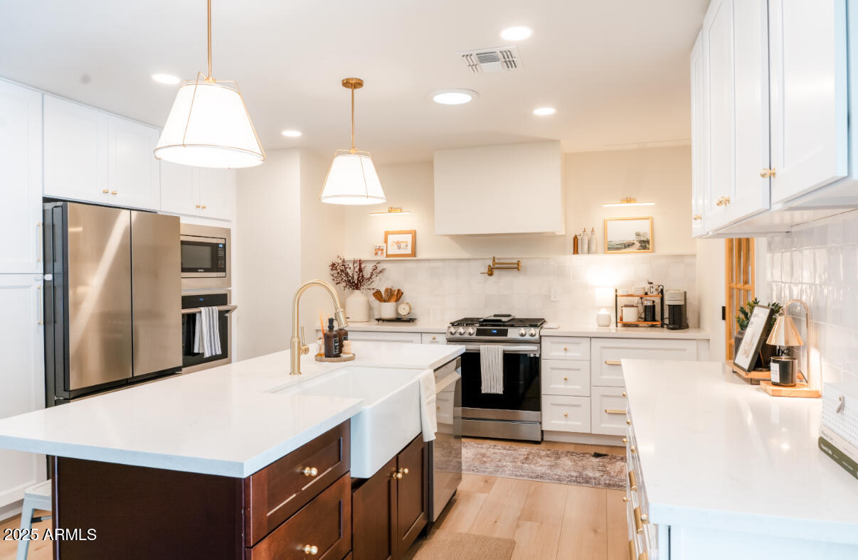 1021 E PALMAIRE Avenue