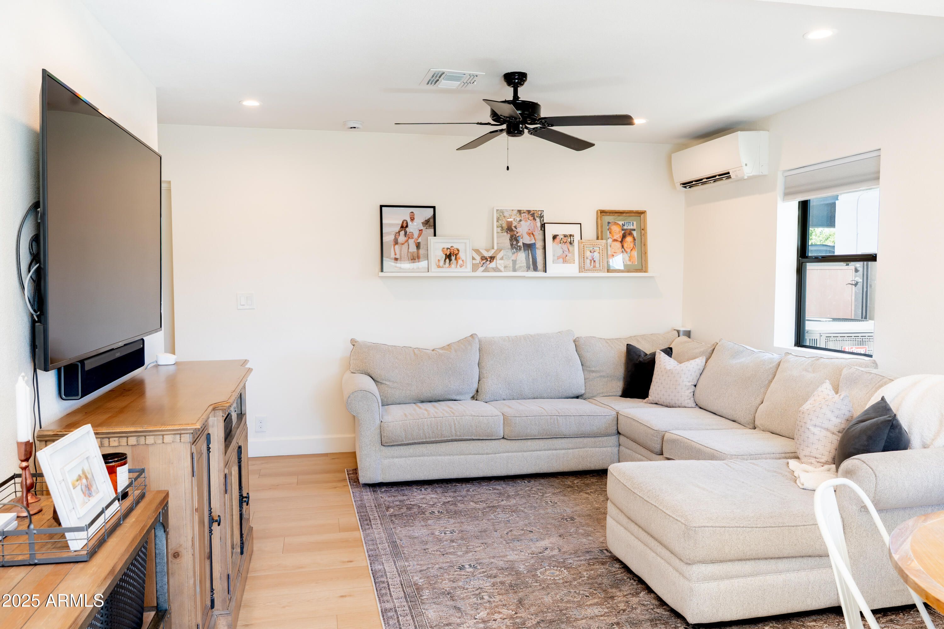 1021 E PALMAIRE Avenue