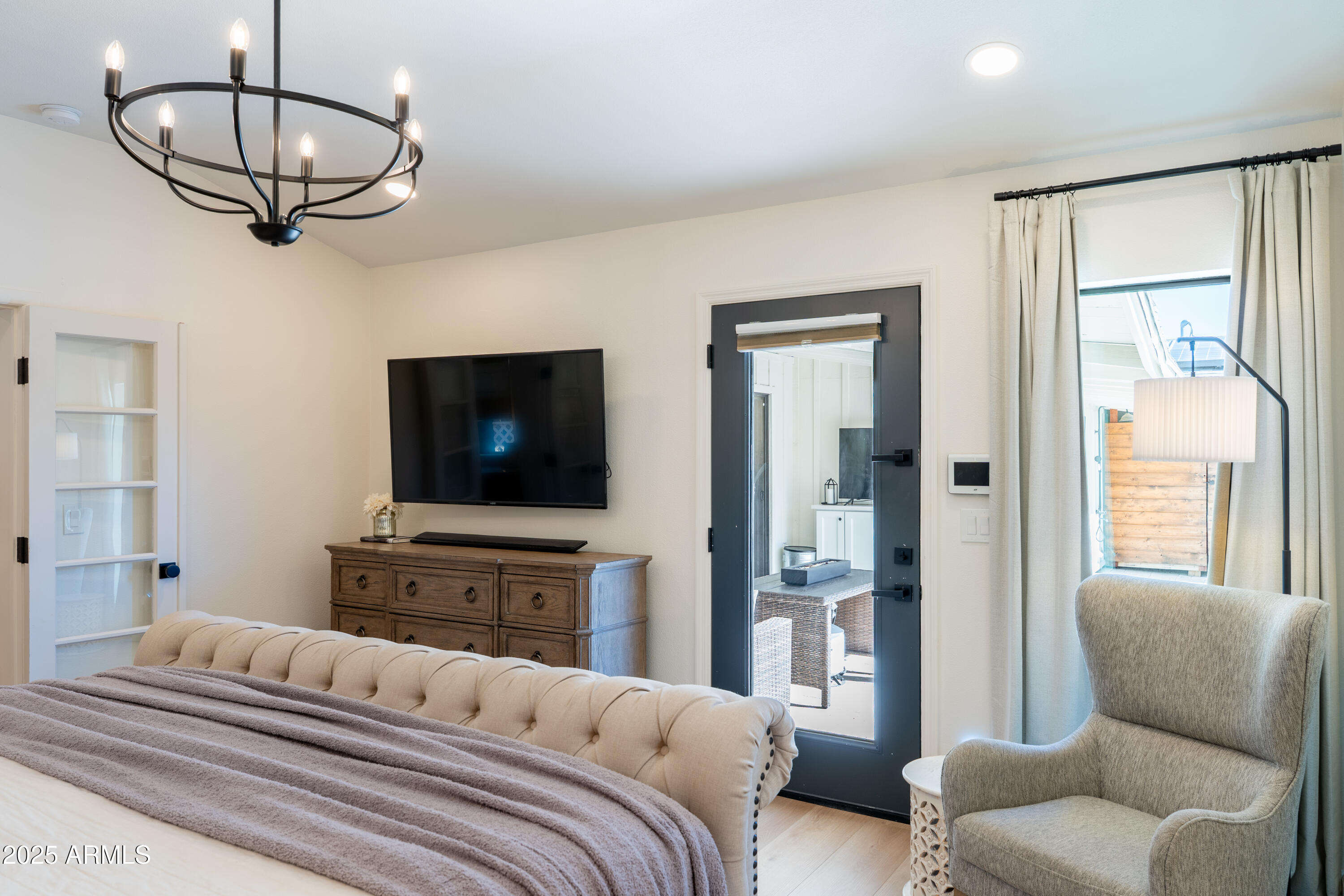 1021 E PALMAIRE Avenue