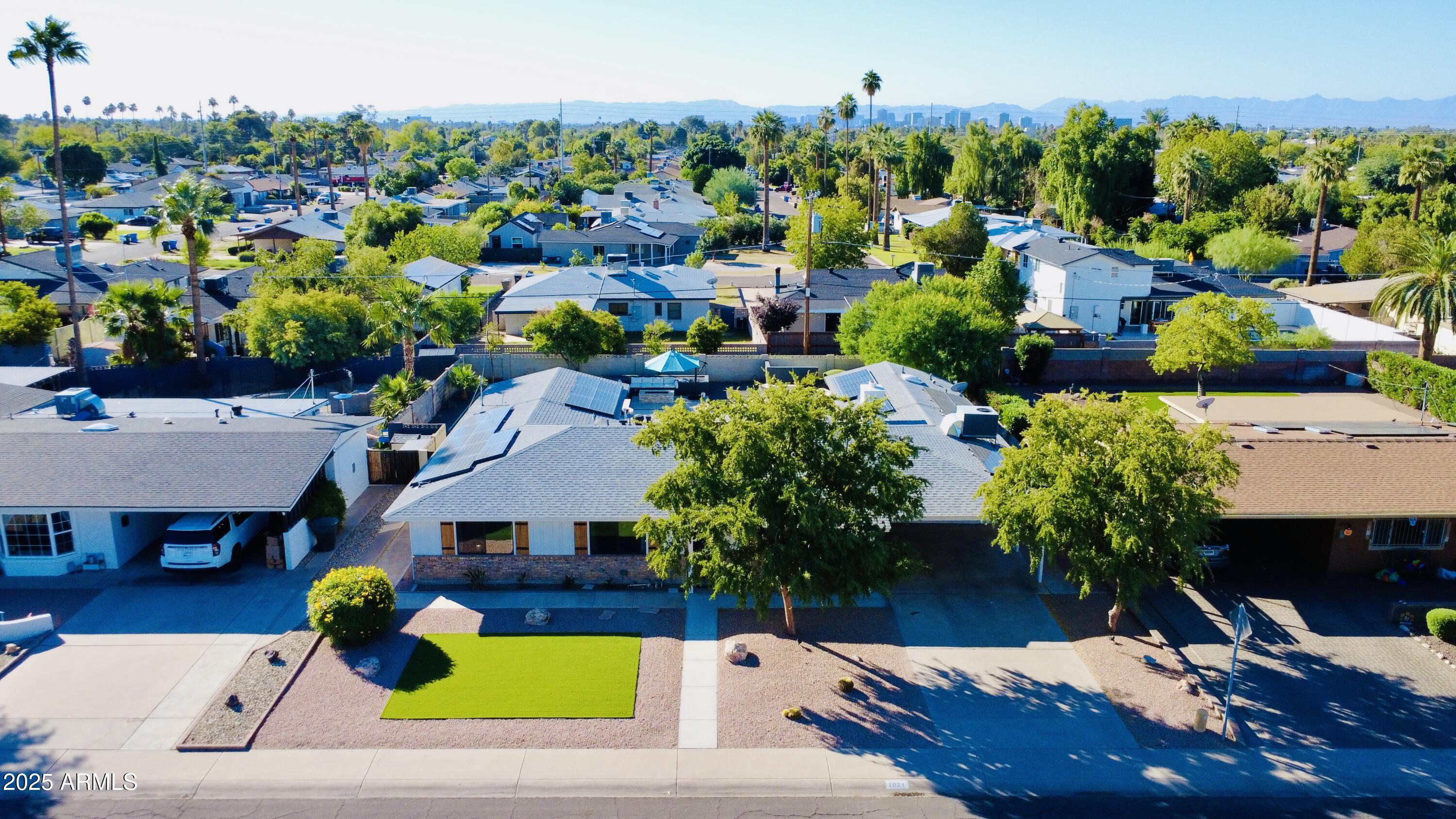 1021 E PALMAIRE Avenue