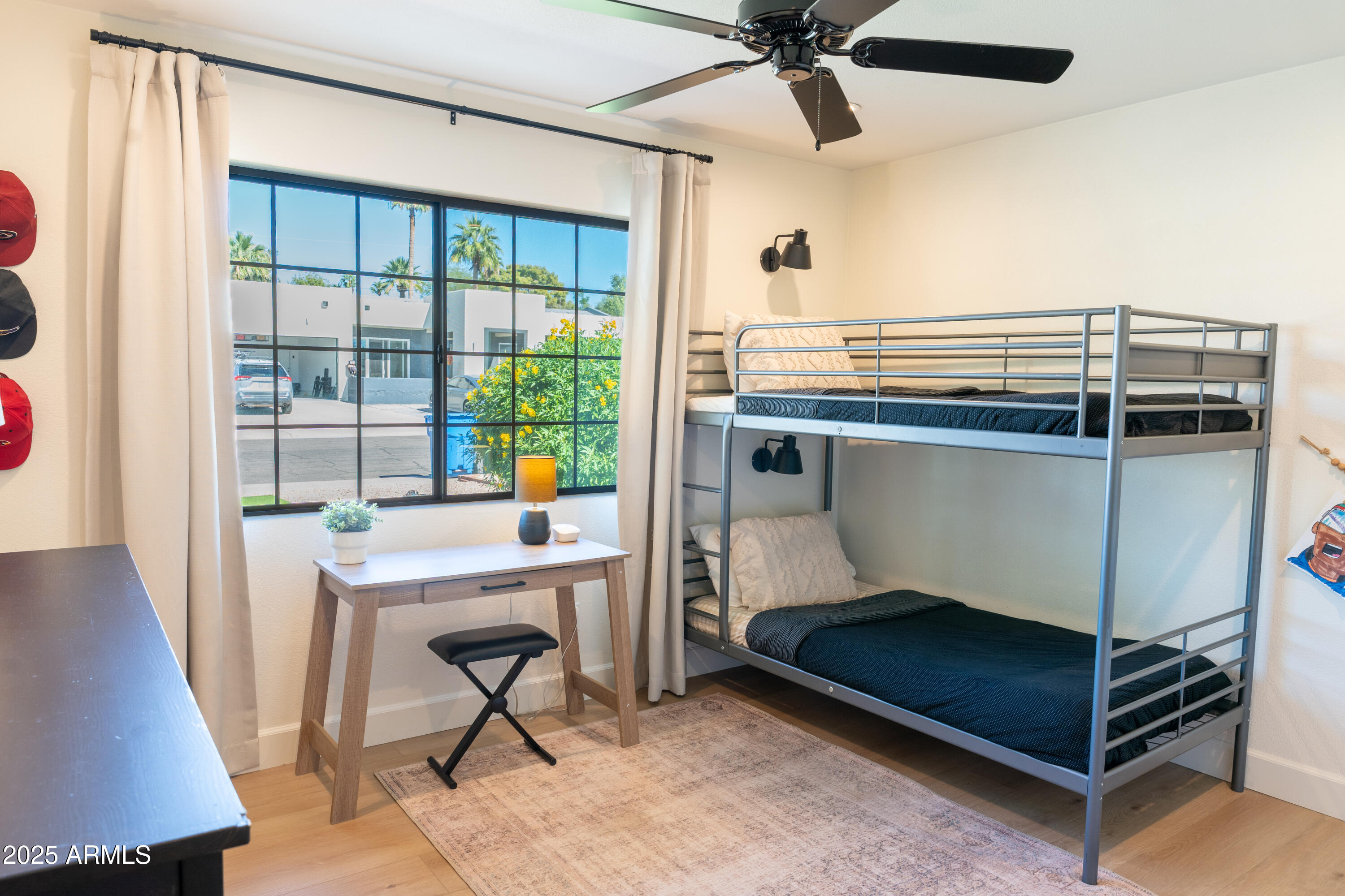 1021 E PALMAIRE Avenue