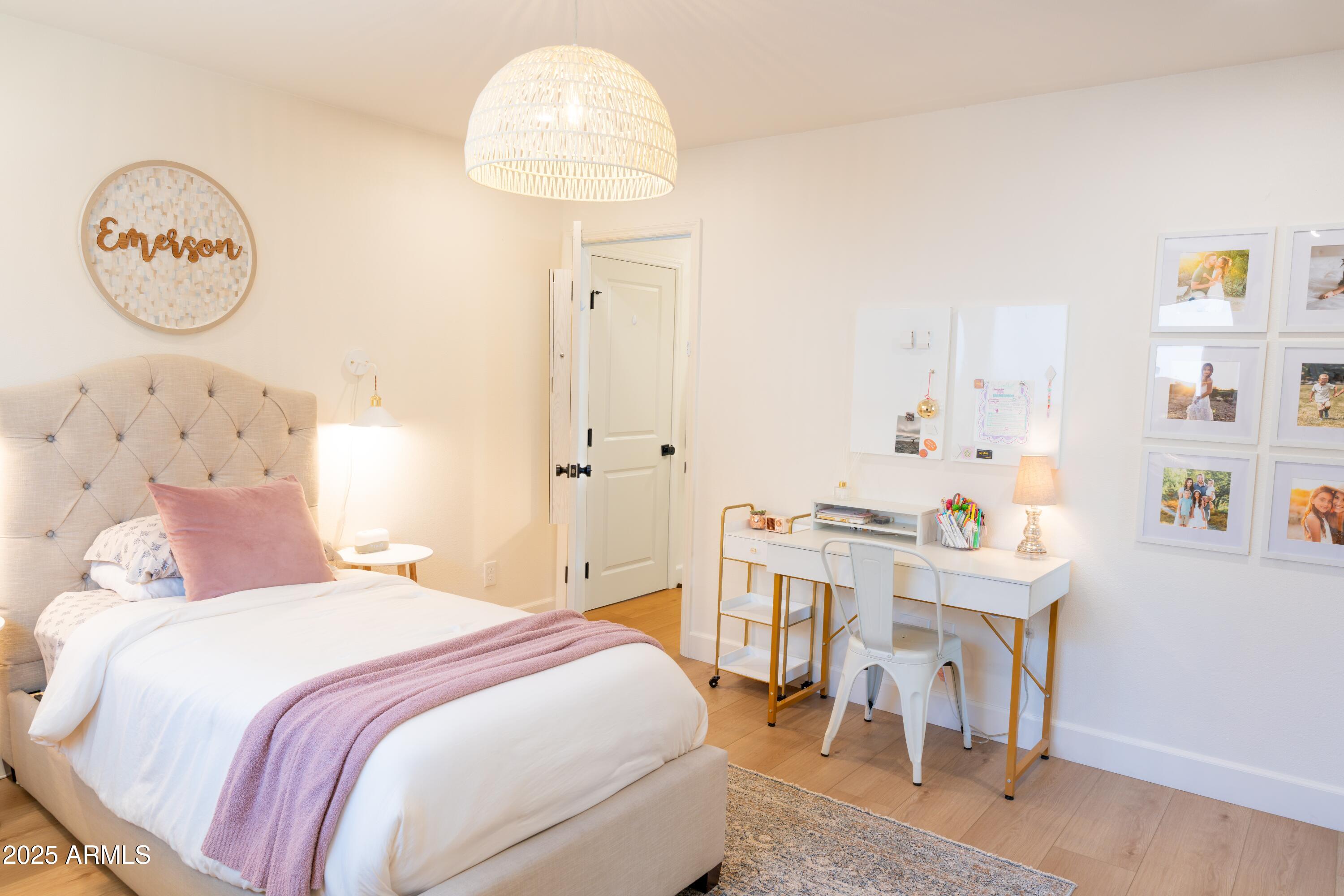 1021 E PALMAIRE Avenue