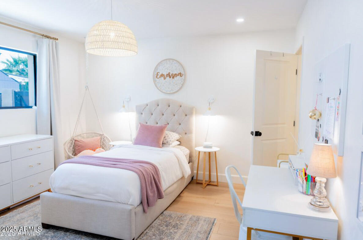 1021 E PALMAIRE Avenue