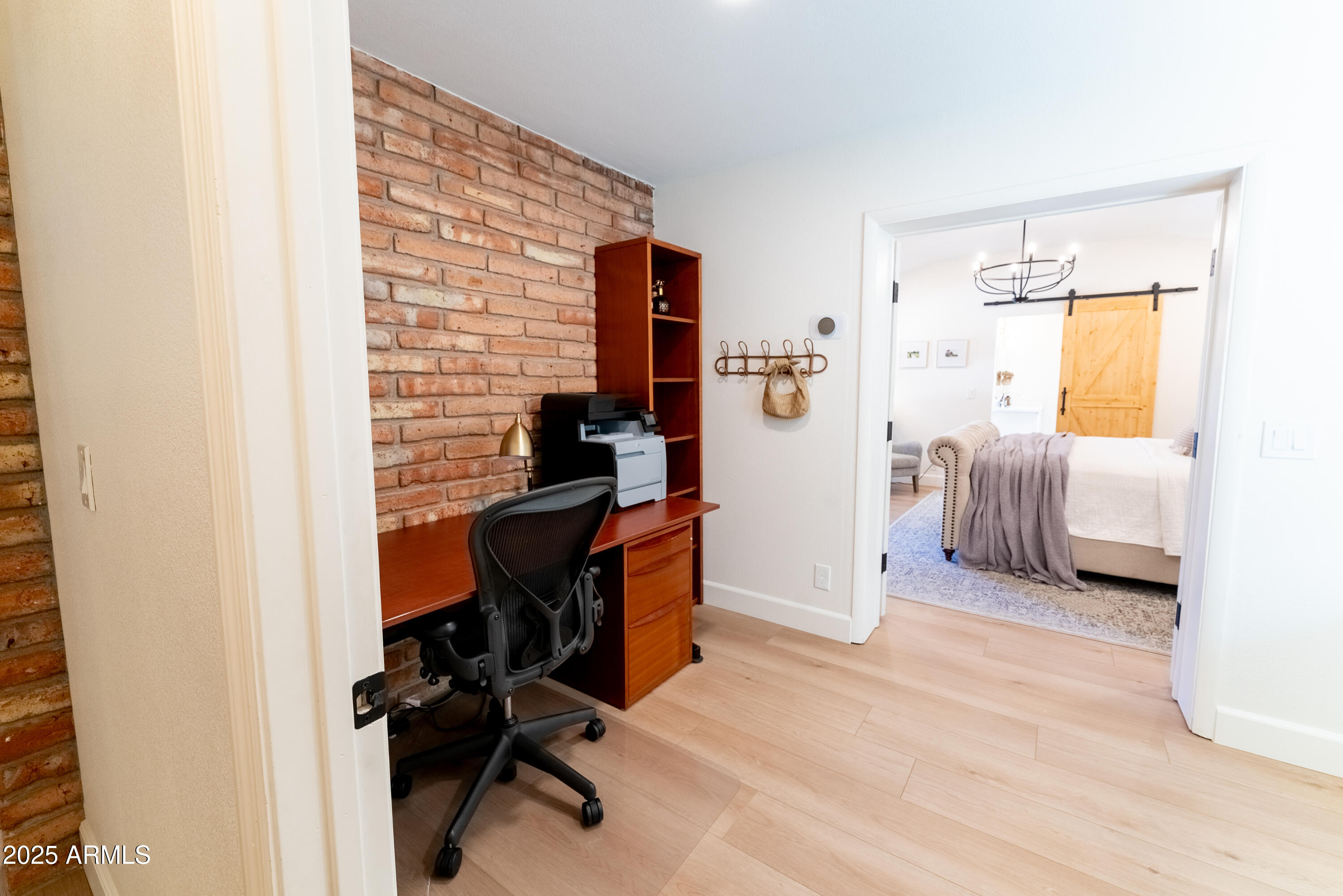 1021 E PALMAIRE Avenue