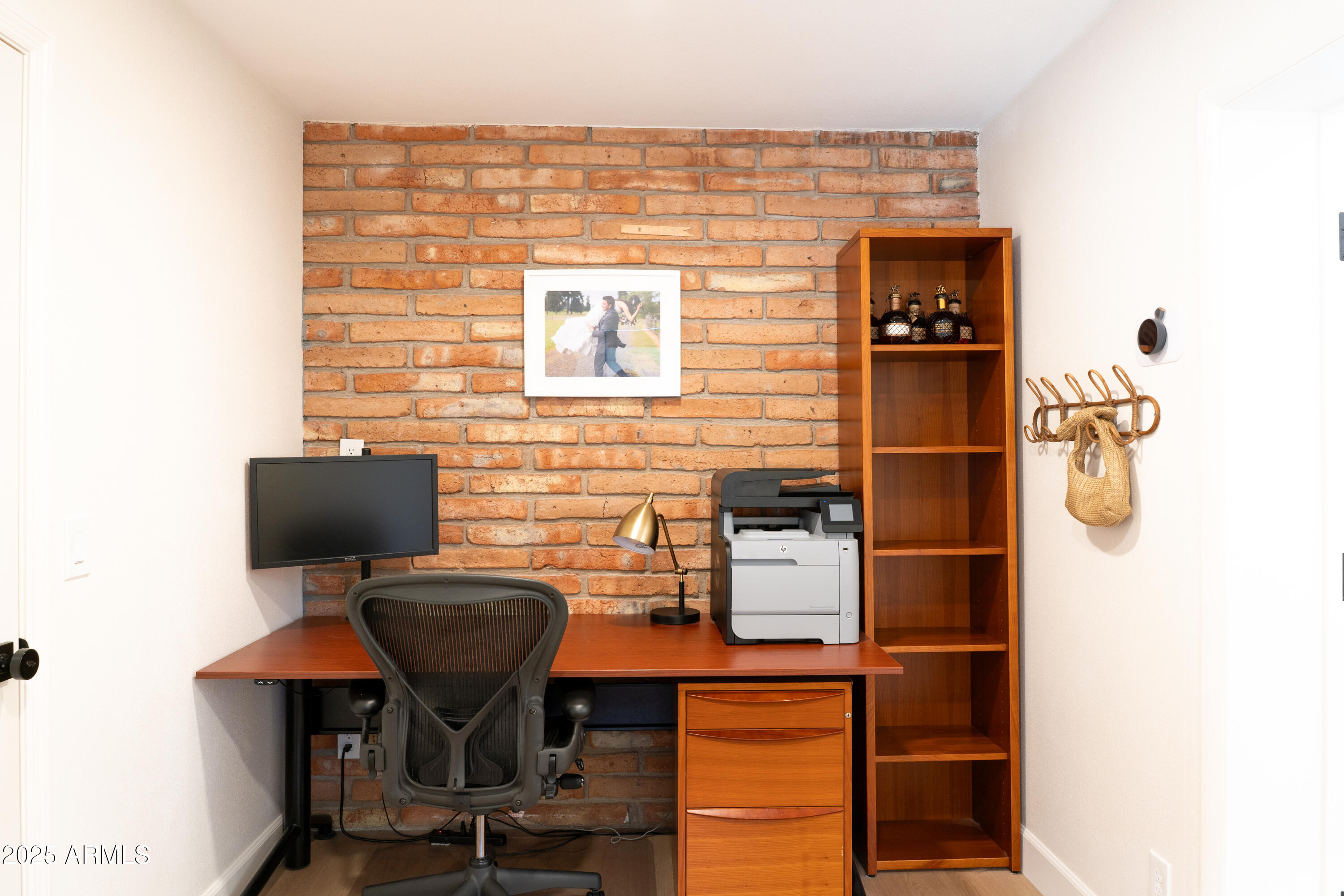 1021 E PALMAIRE Avenue