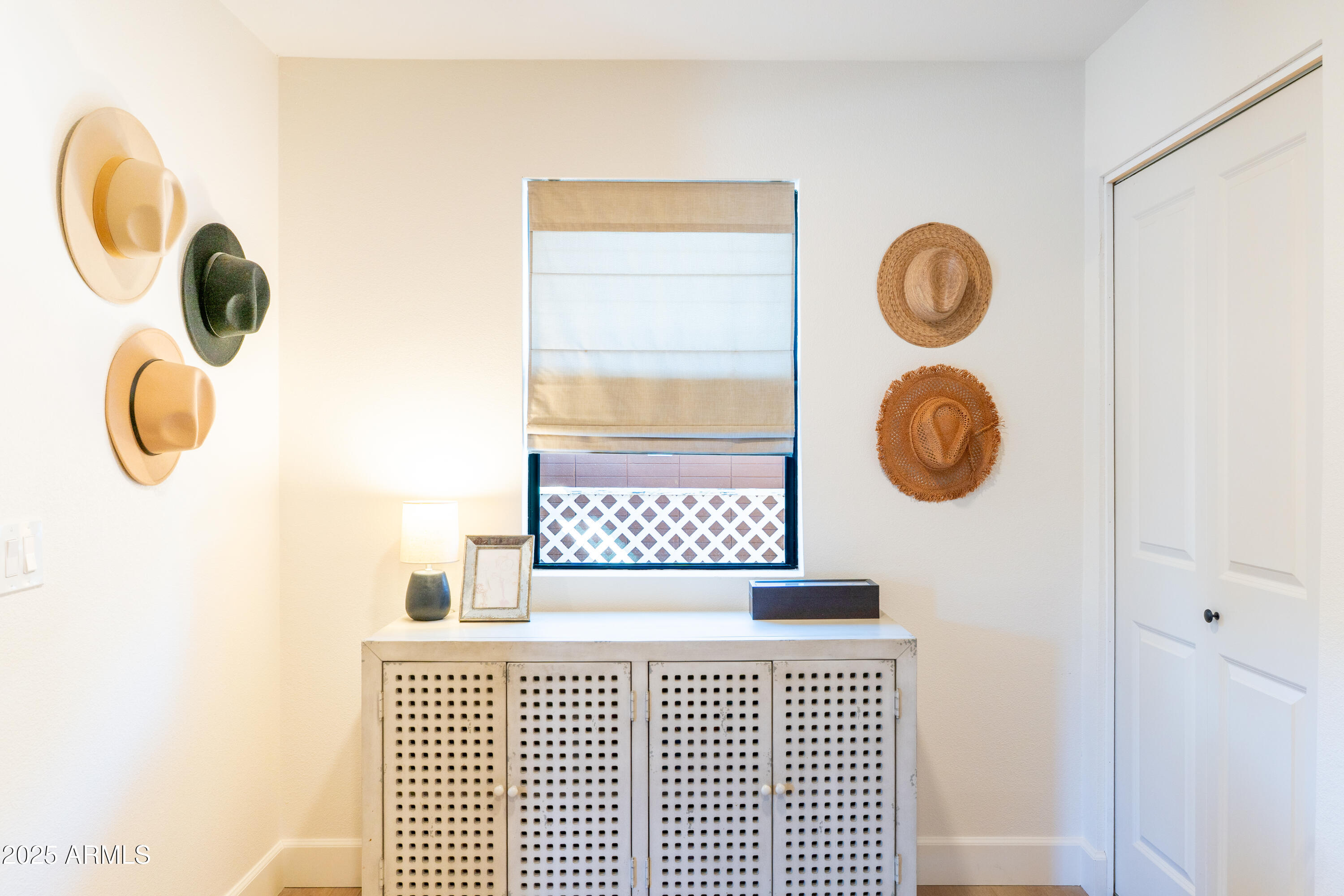 1021 E PALMAIRE Avenue