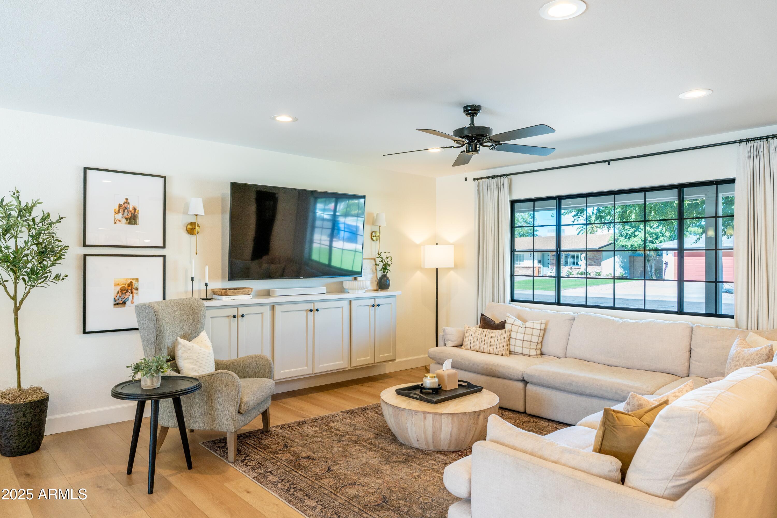 1021 E PALMAIRE Avenue