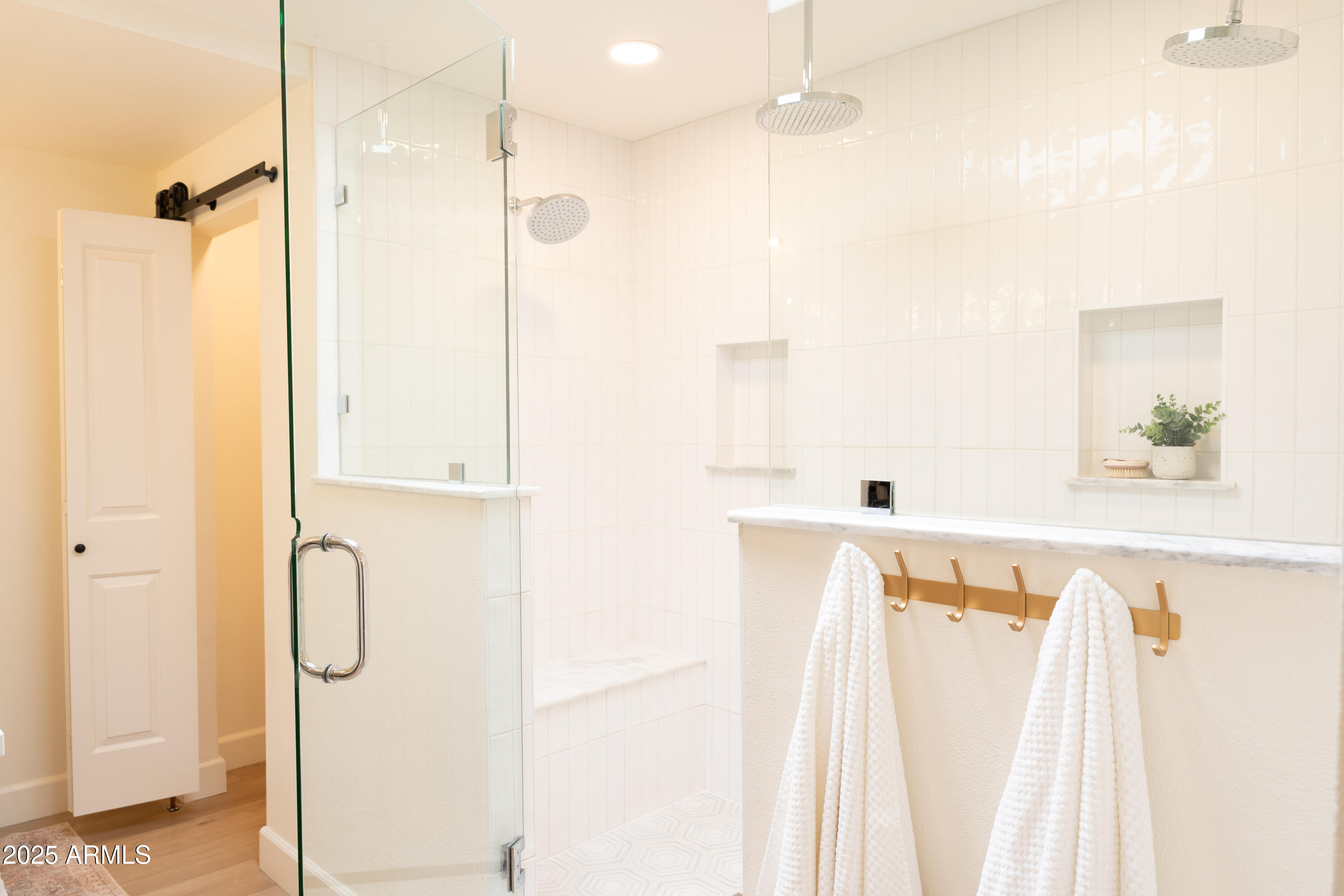 1021 E PALMAIRE Avenue