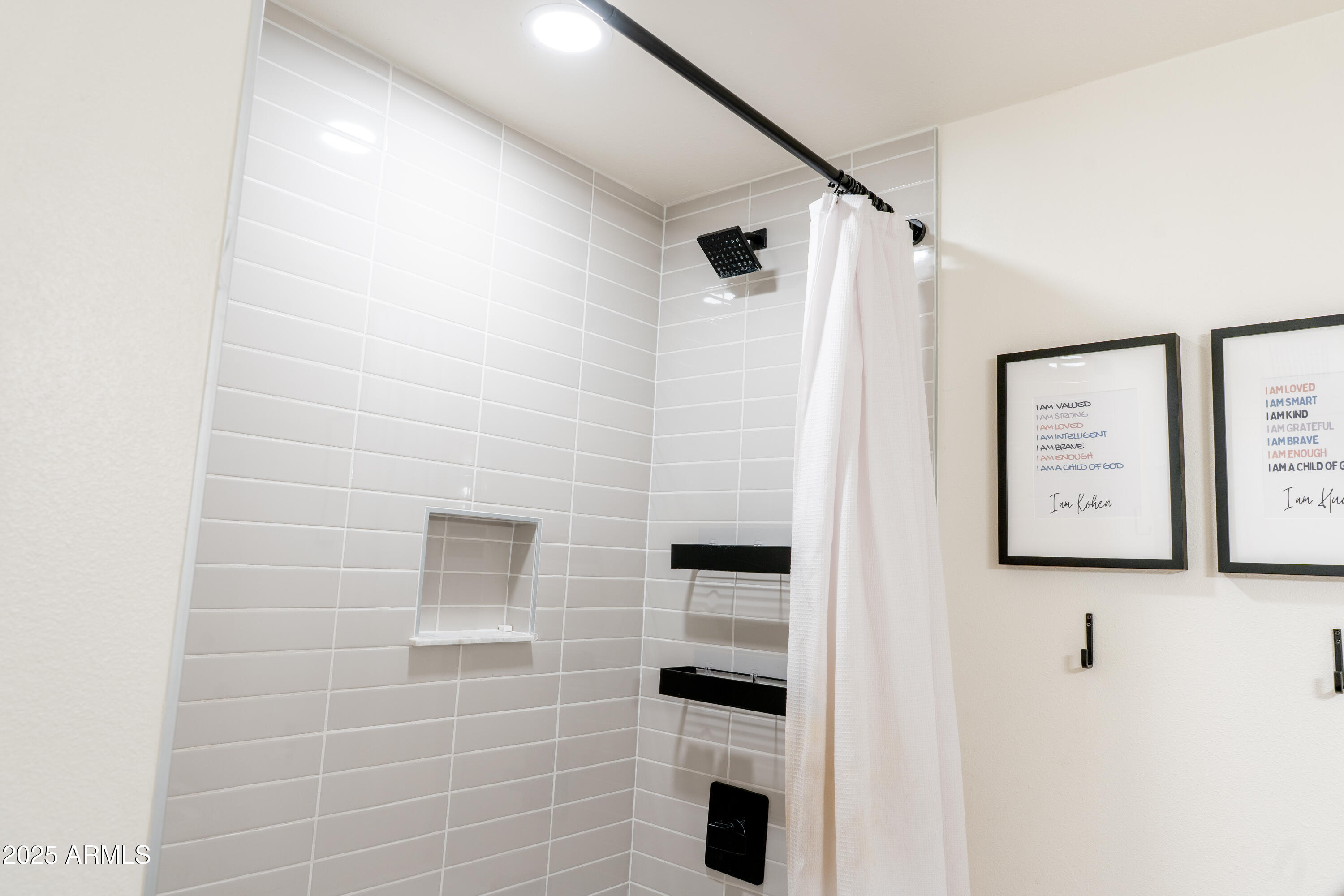 1021 E PALMAIRE Avenue