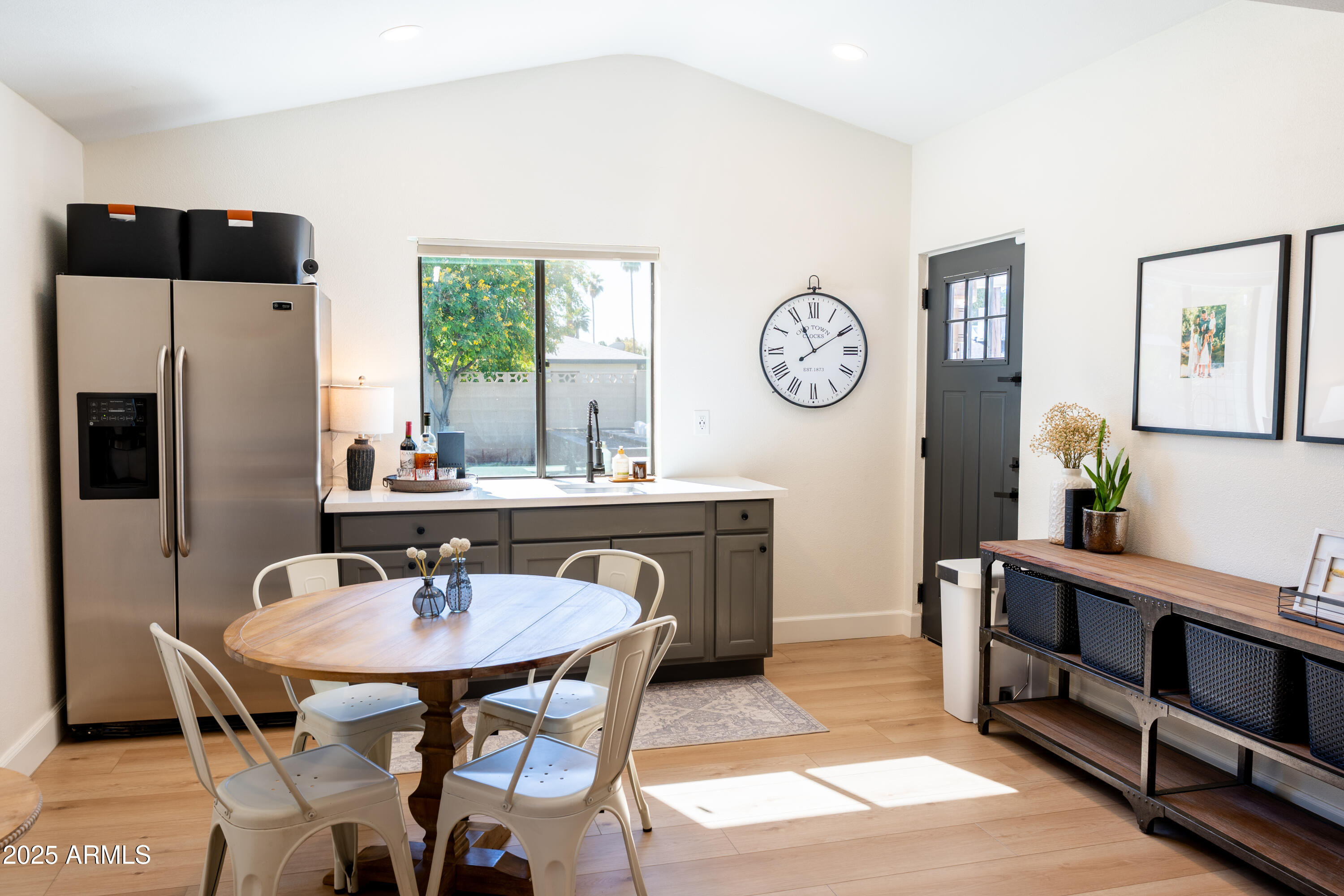 1021 E PALMAIRE Avenue