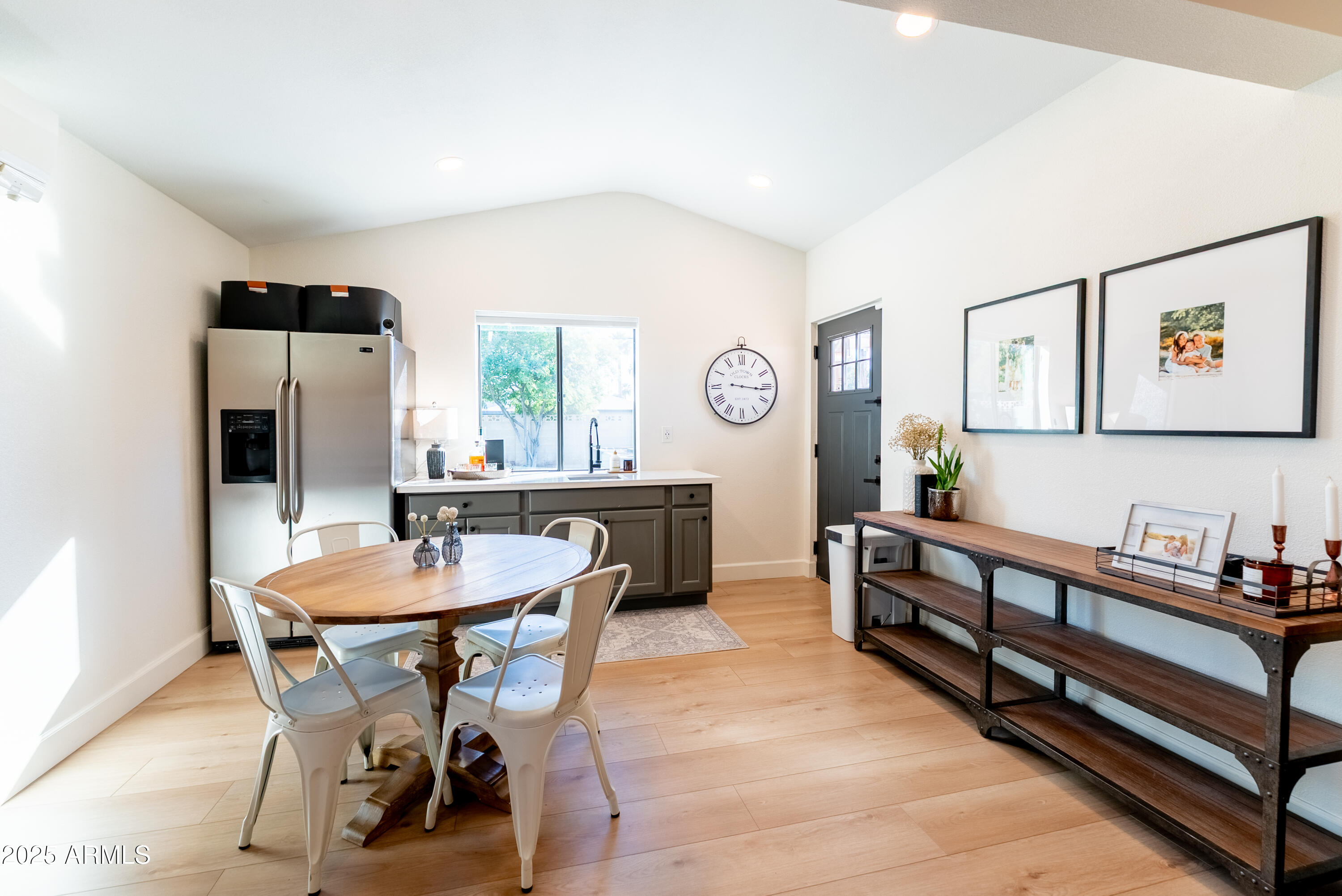 1021 E PALMAIRE Avenue