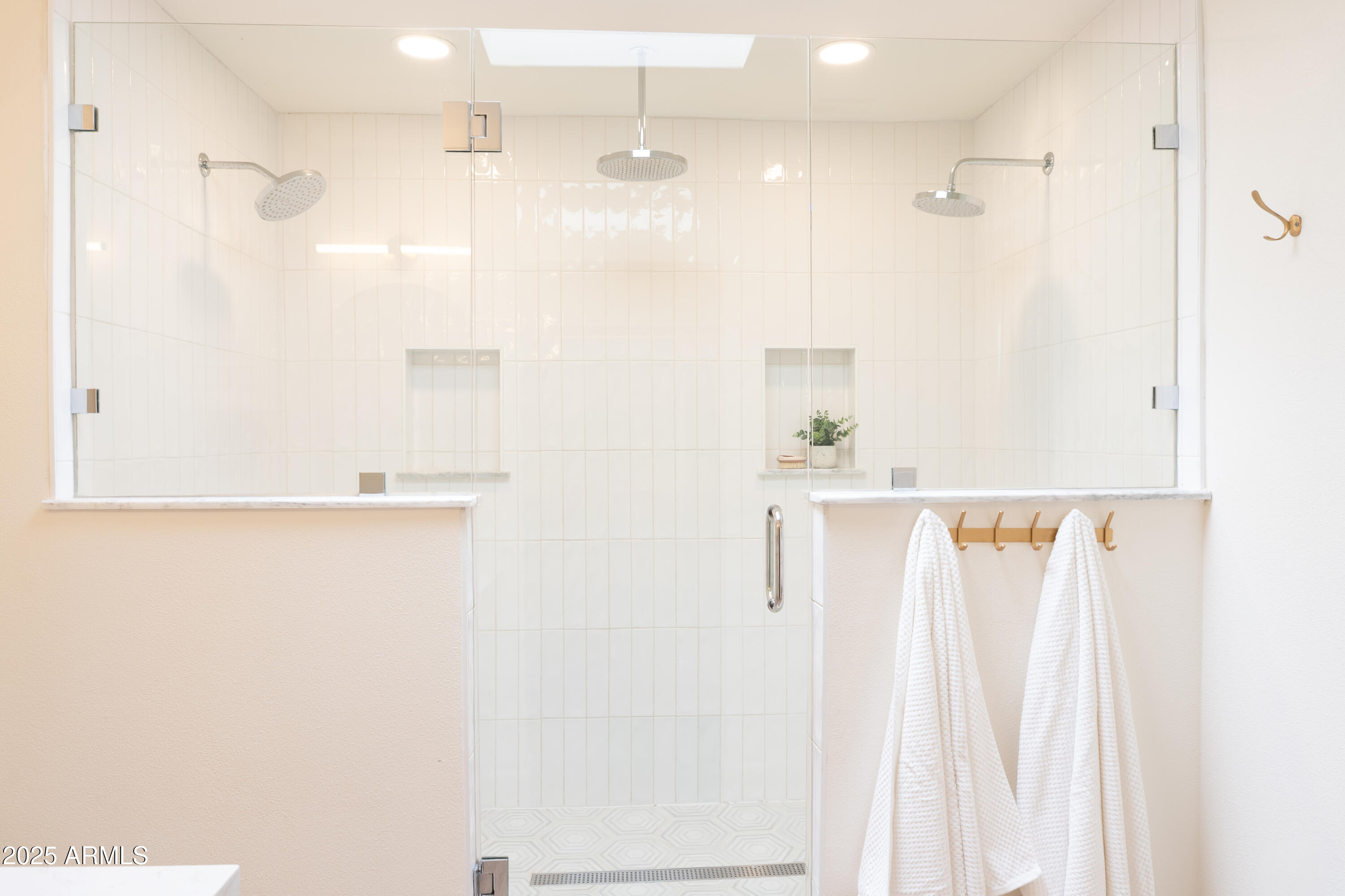 1021 E PALMAIRE Avenue