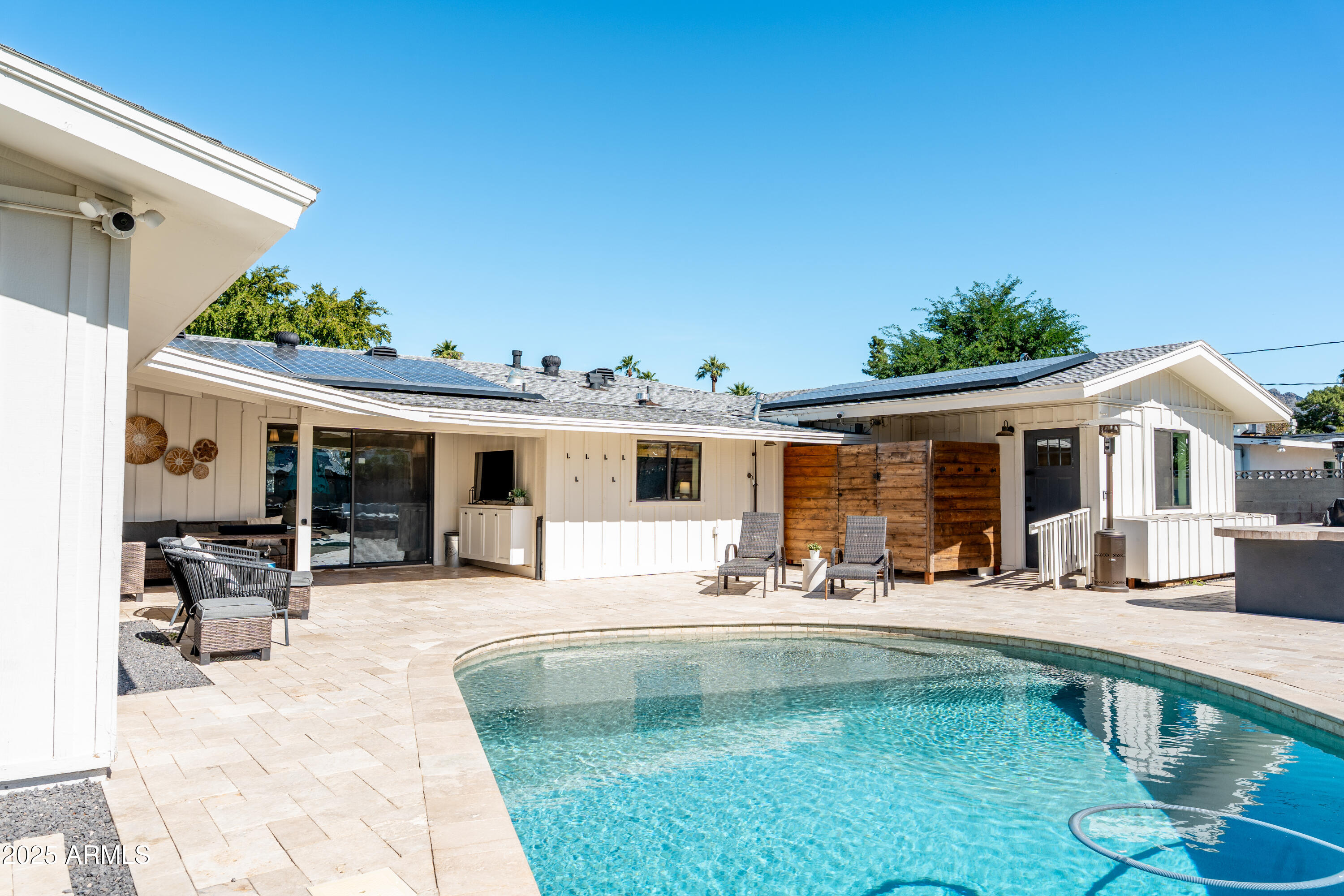 1021 E PALMAIRE Avenue