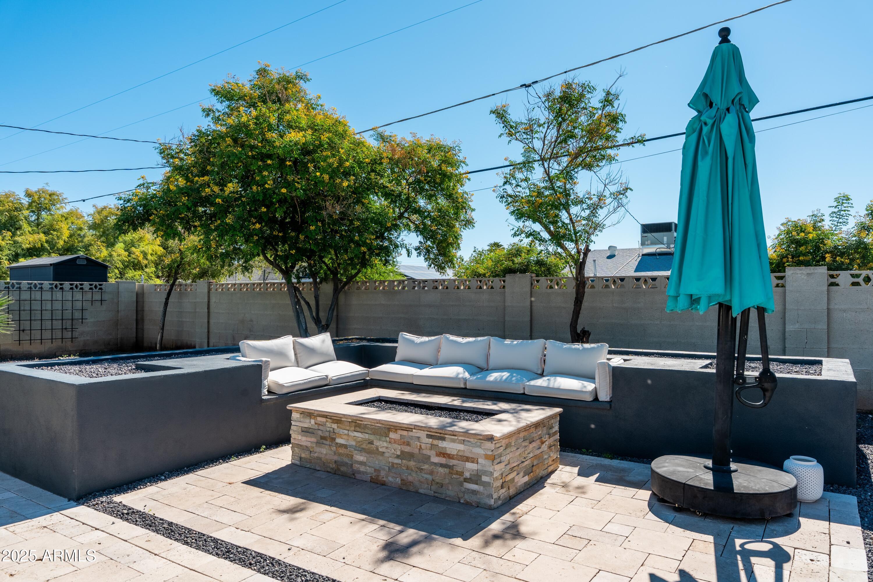 1021 E PALMAIRE Avenue