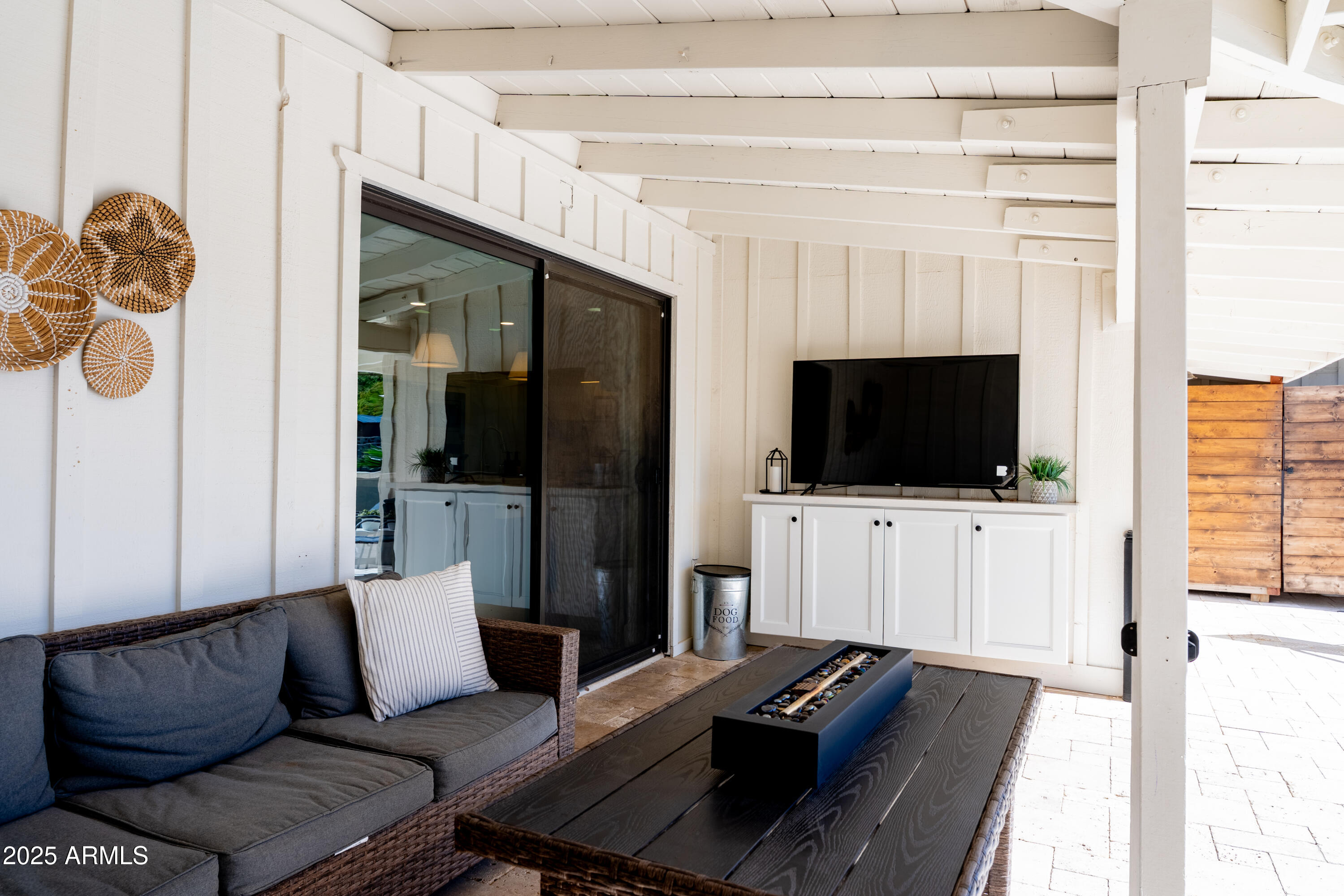 1021 E PALMAIRE Avenue