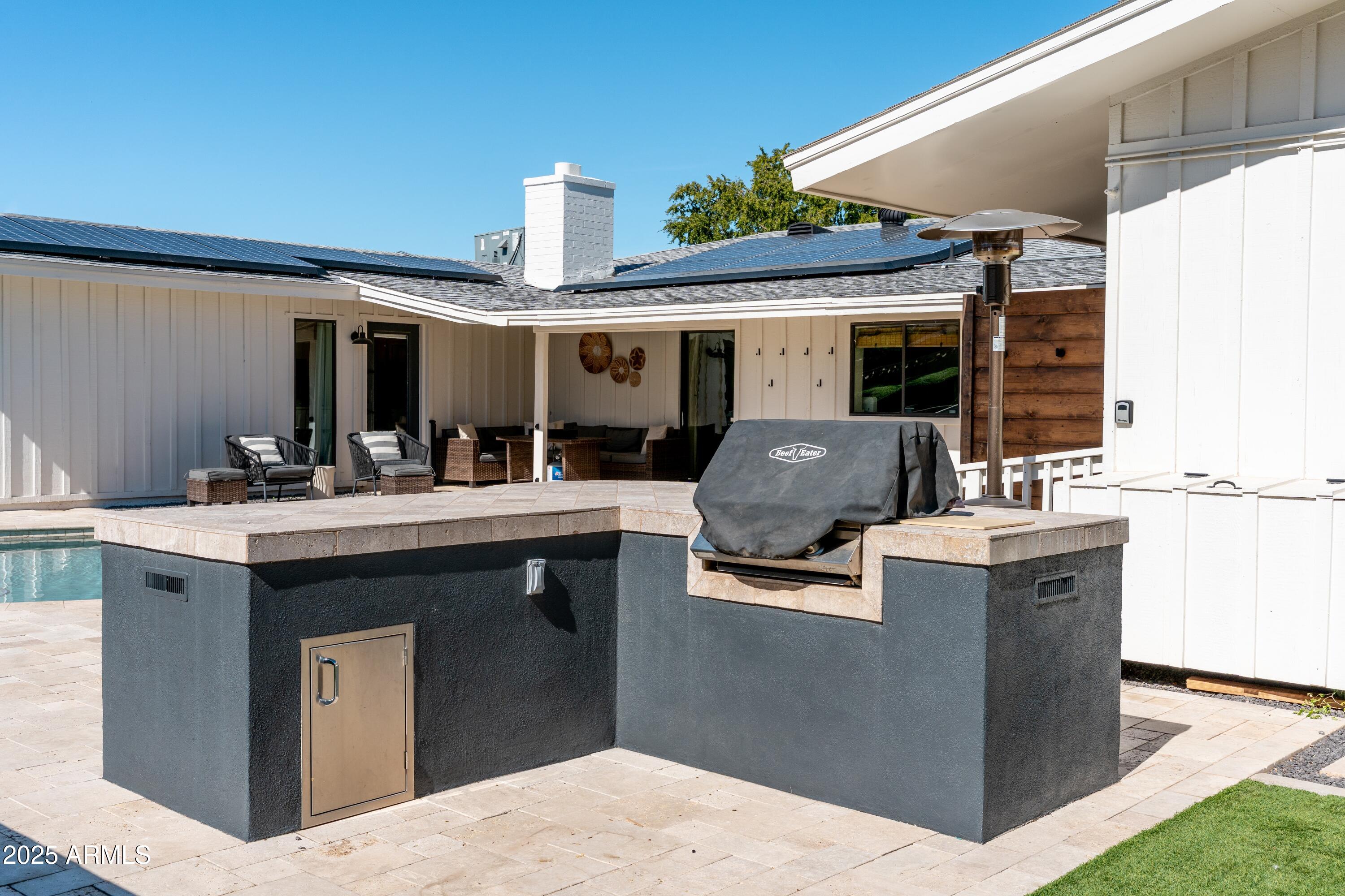 1021 E PALMAIRE Avenue