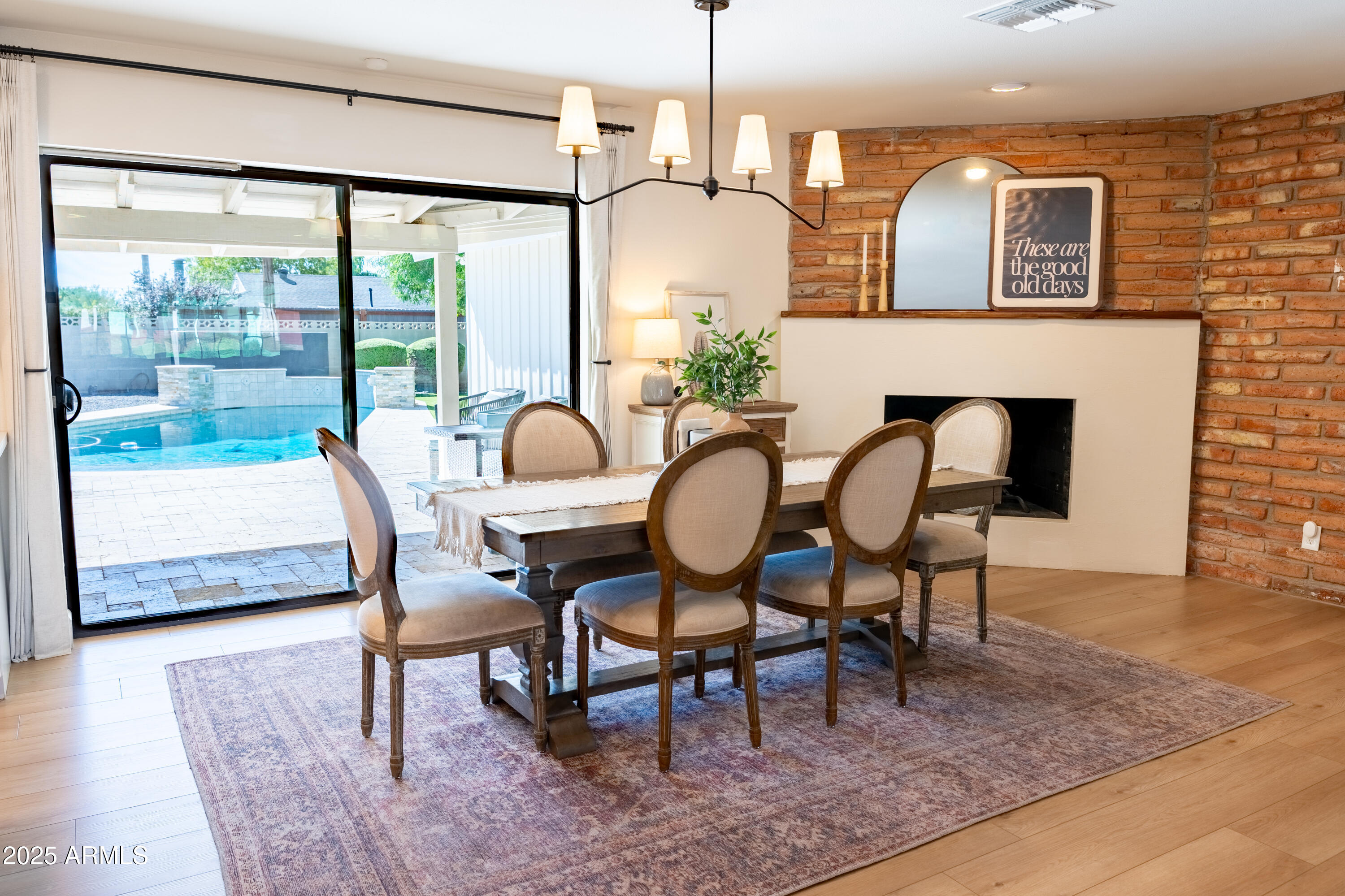 1021 E PALMAIRE Avenue