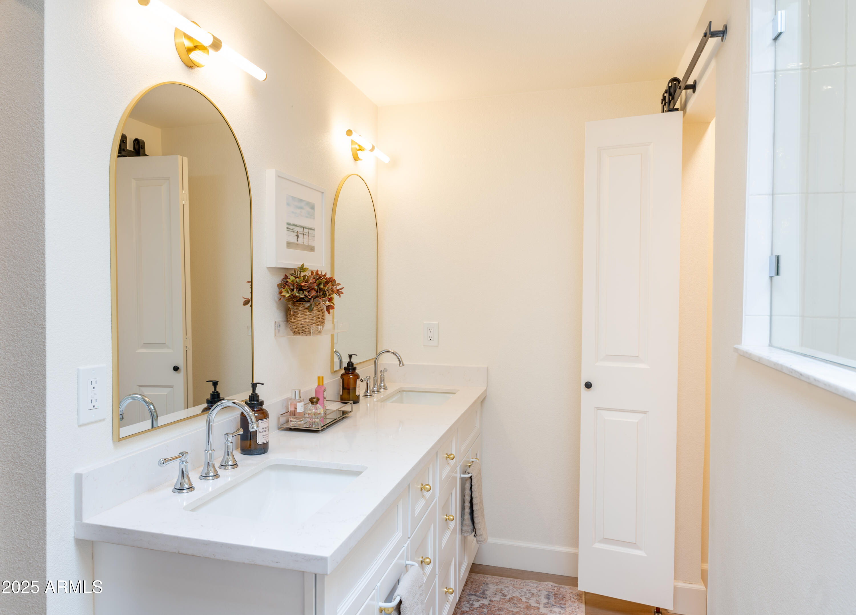 1021 E PALMAIRE Avenue