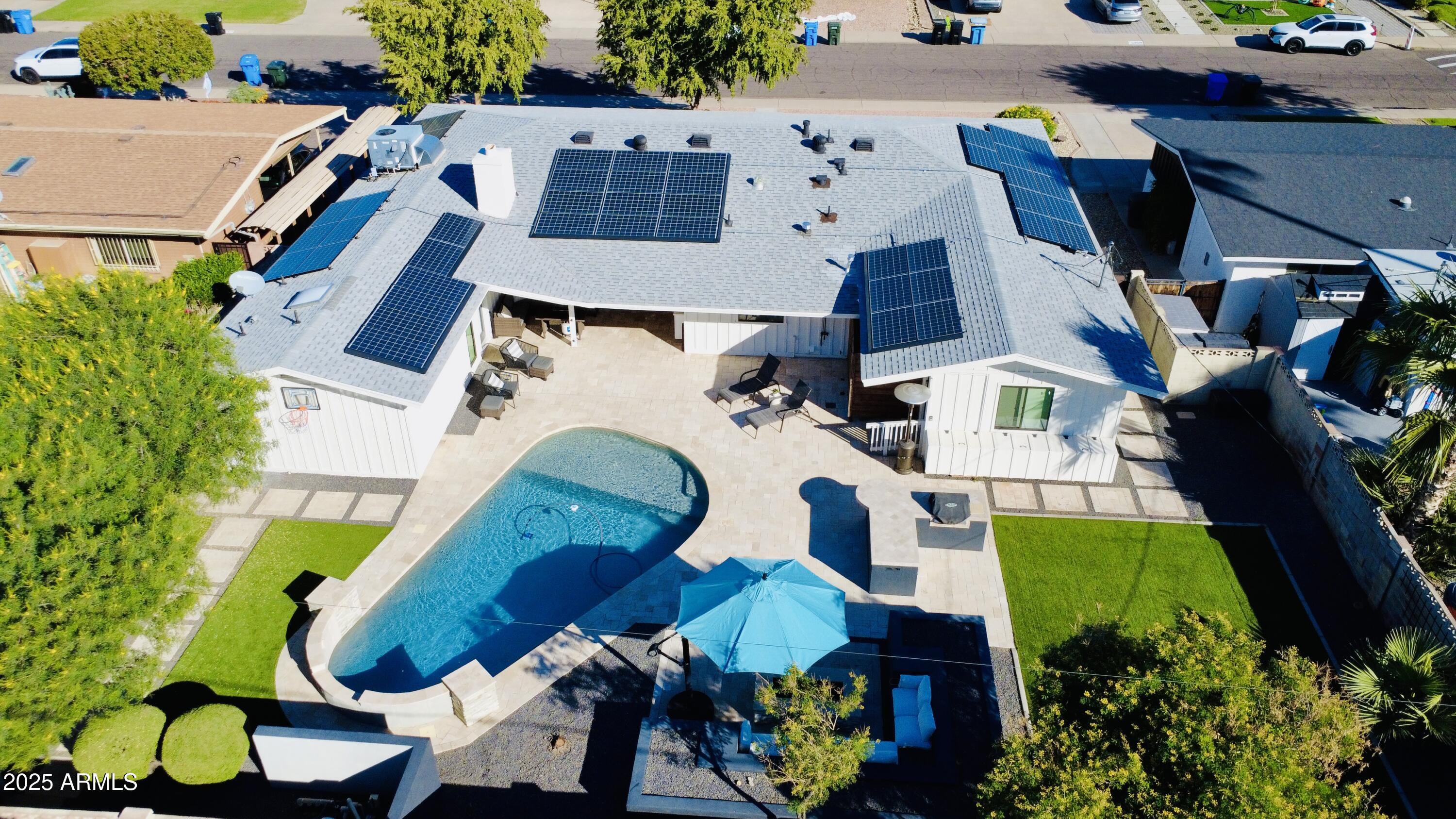 1021 E PALMAIRE Avenue