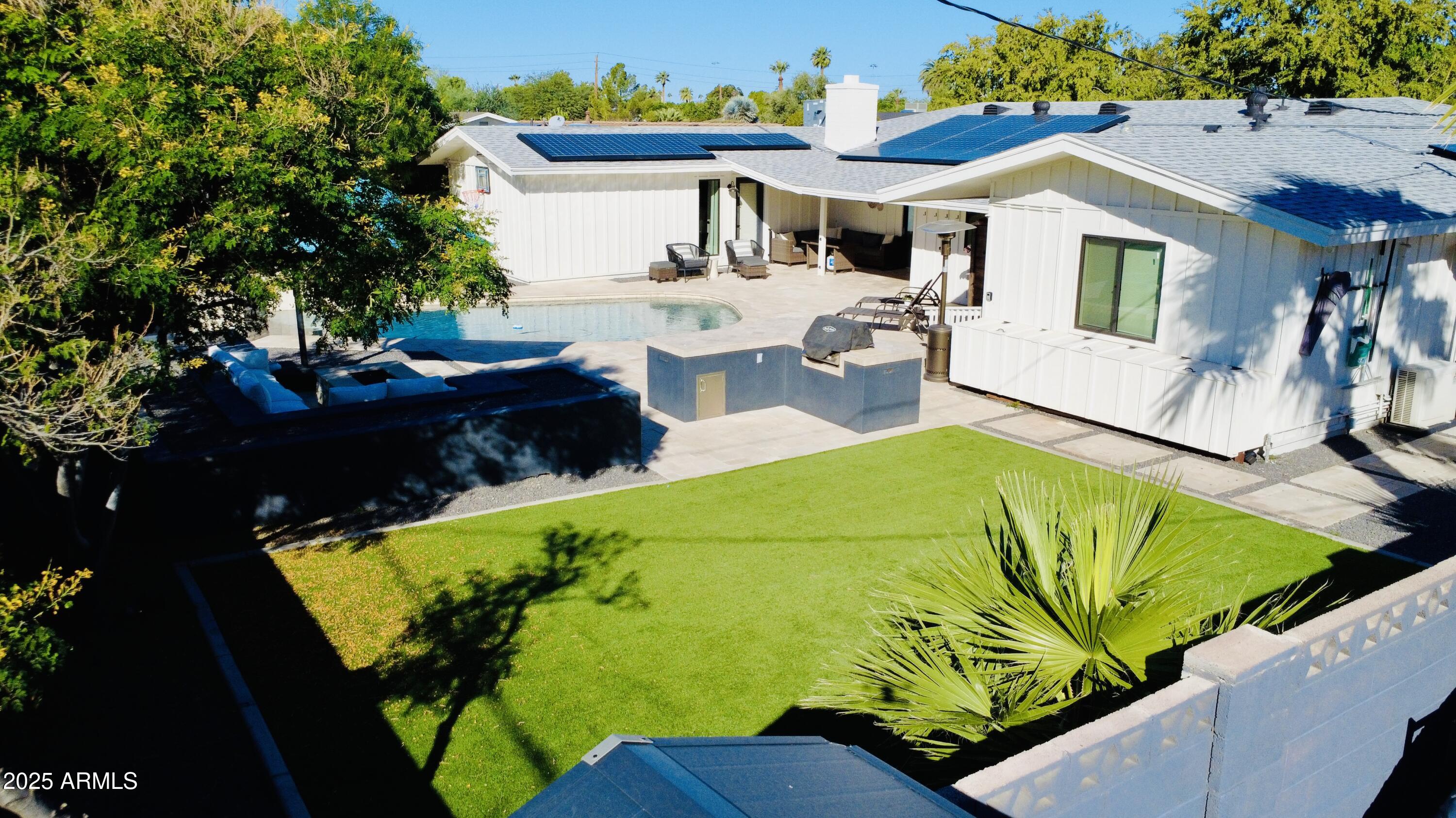 1021 E PALMAIRE Avenue