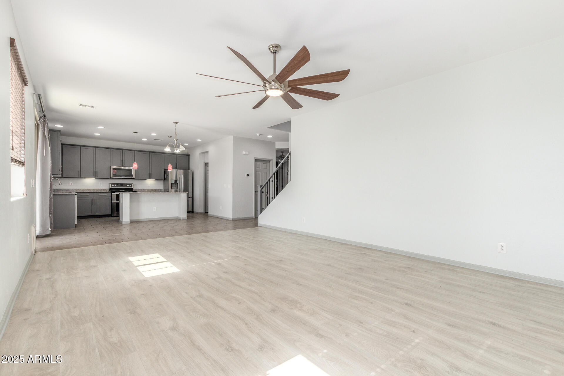 14917 W Dreyfus Street