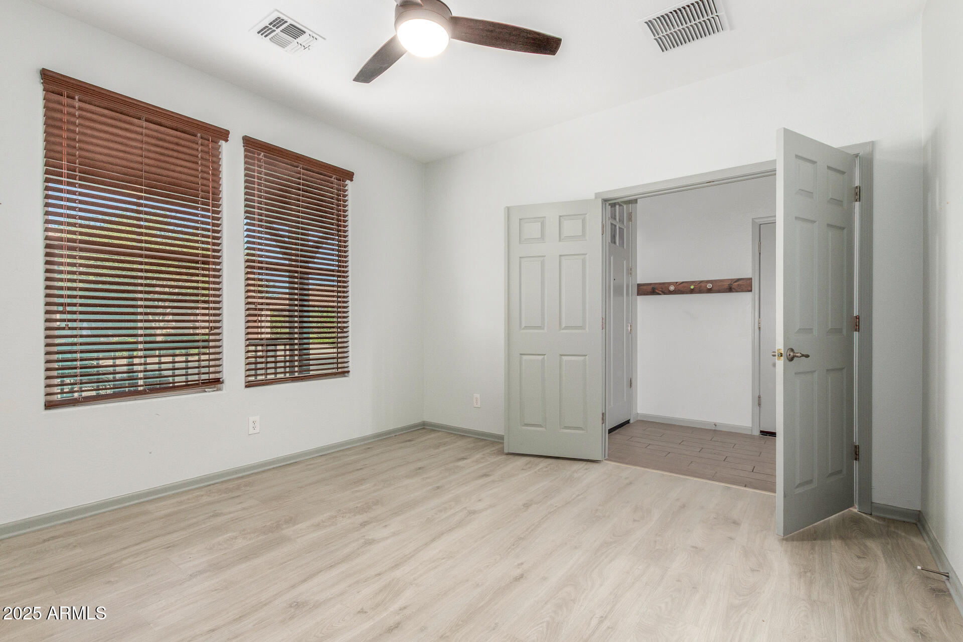 14917 W Dreyfus Street