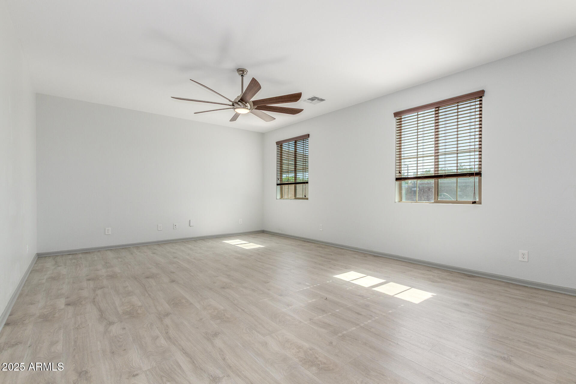 14917 W Dreyfus Street