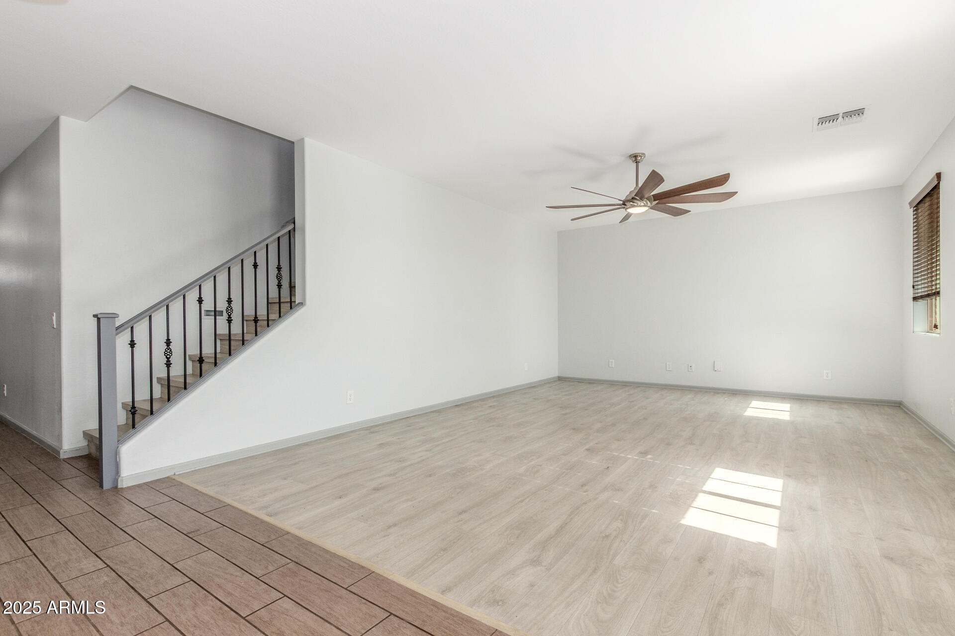 14917 W Dreyfus Street