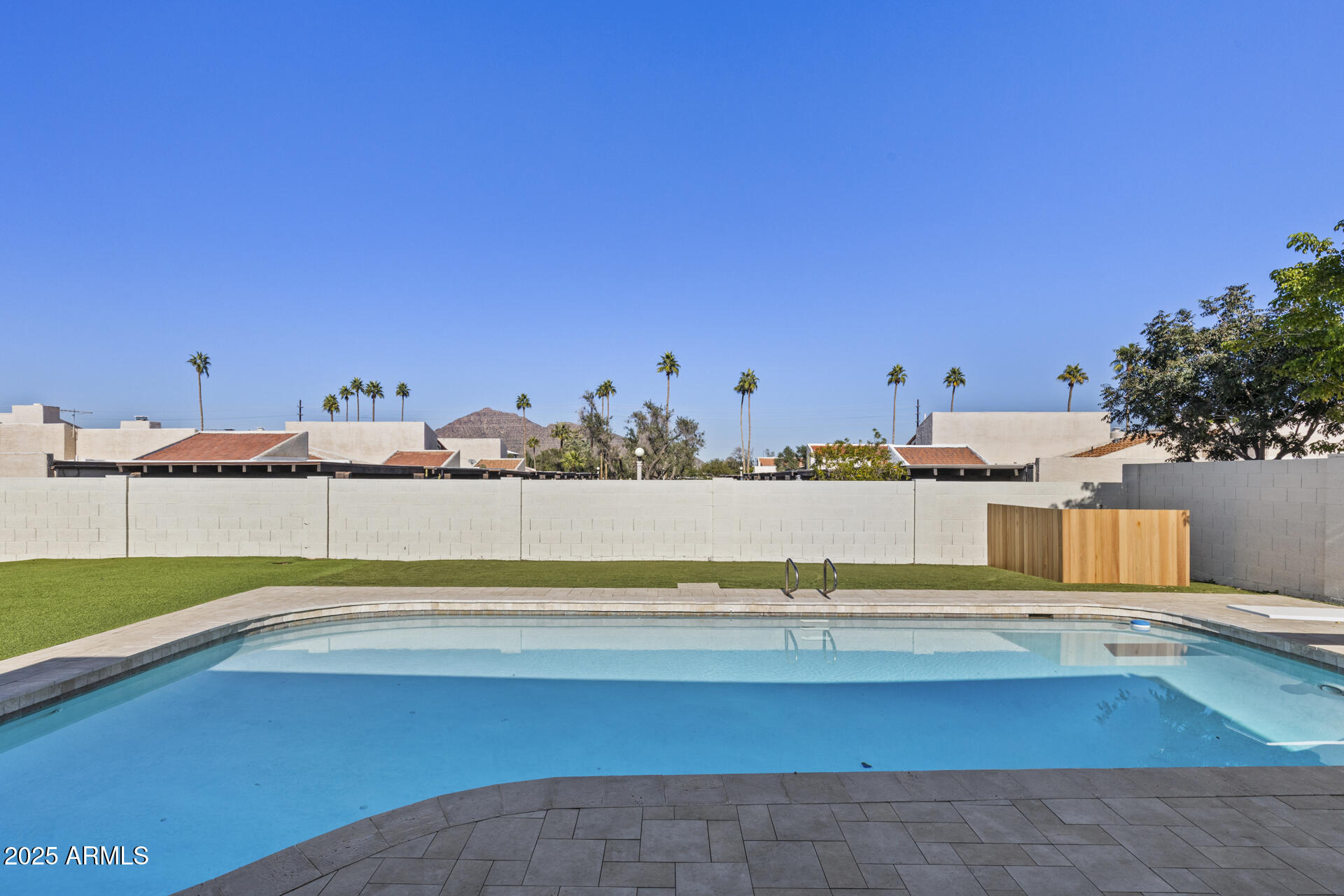 6128 E EDGEMONT Avenue