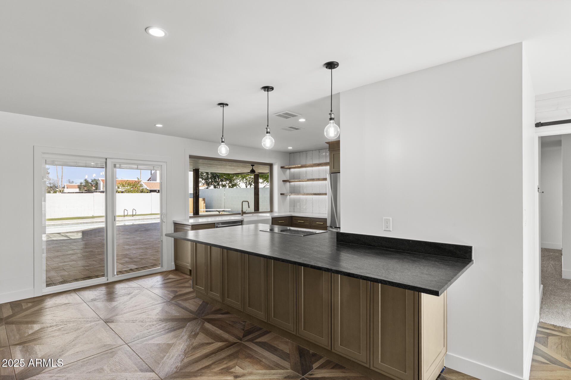 6128 E EDGEMONT Avenue